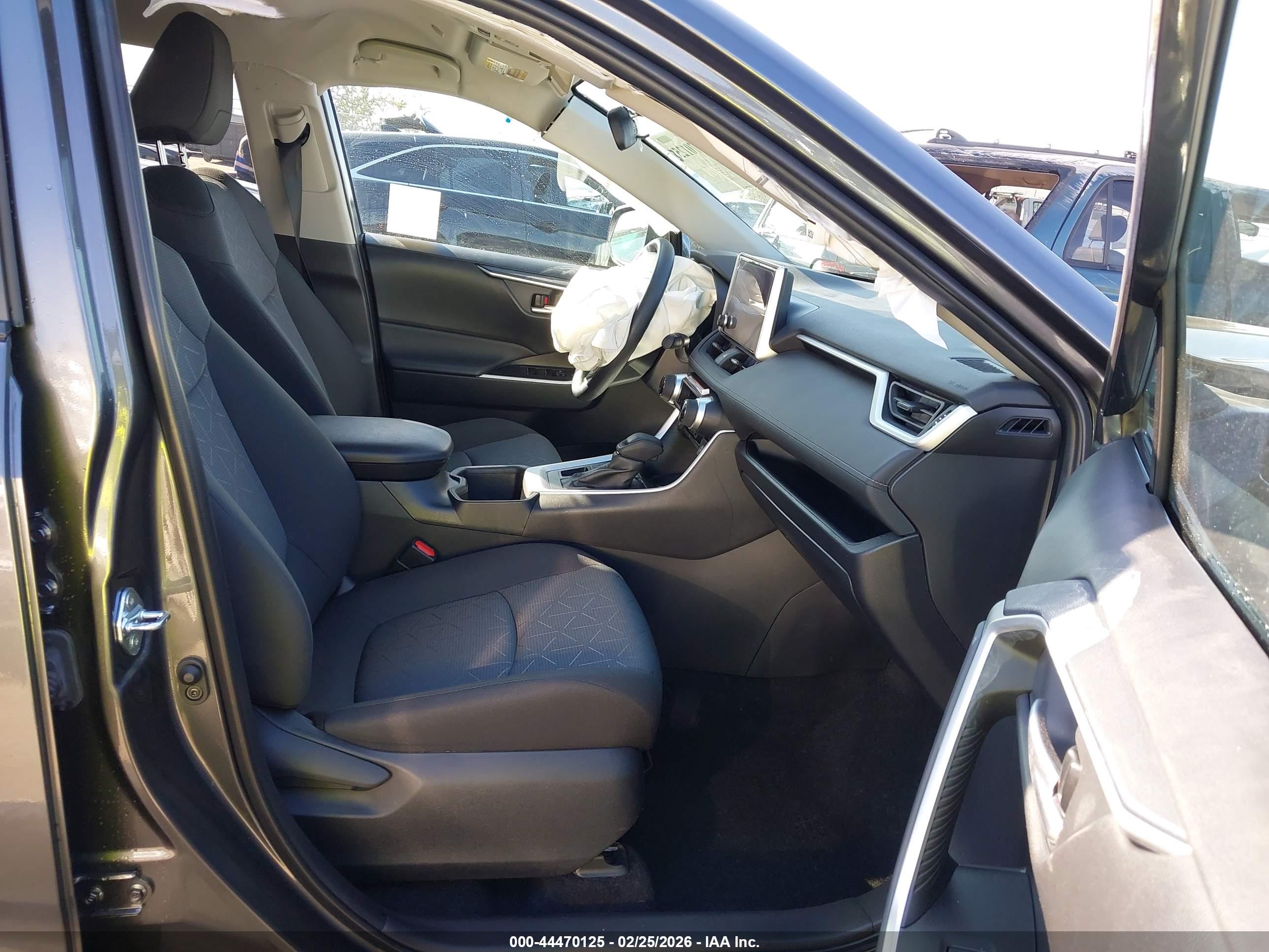 TOYOTA RAV4 image 5