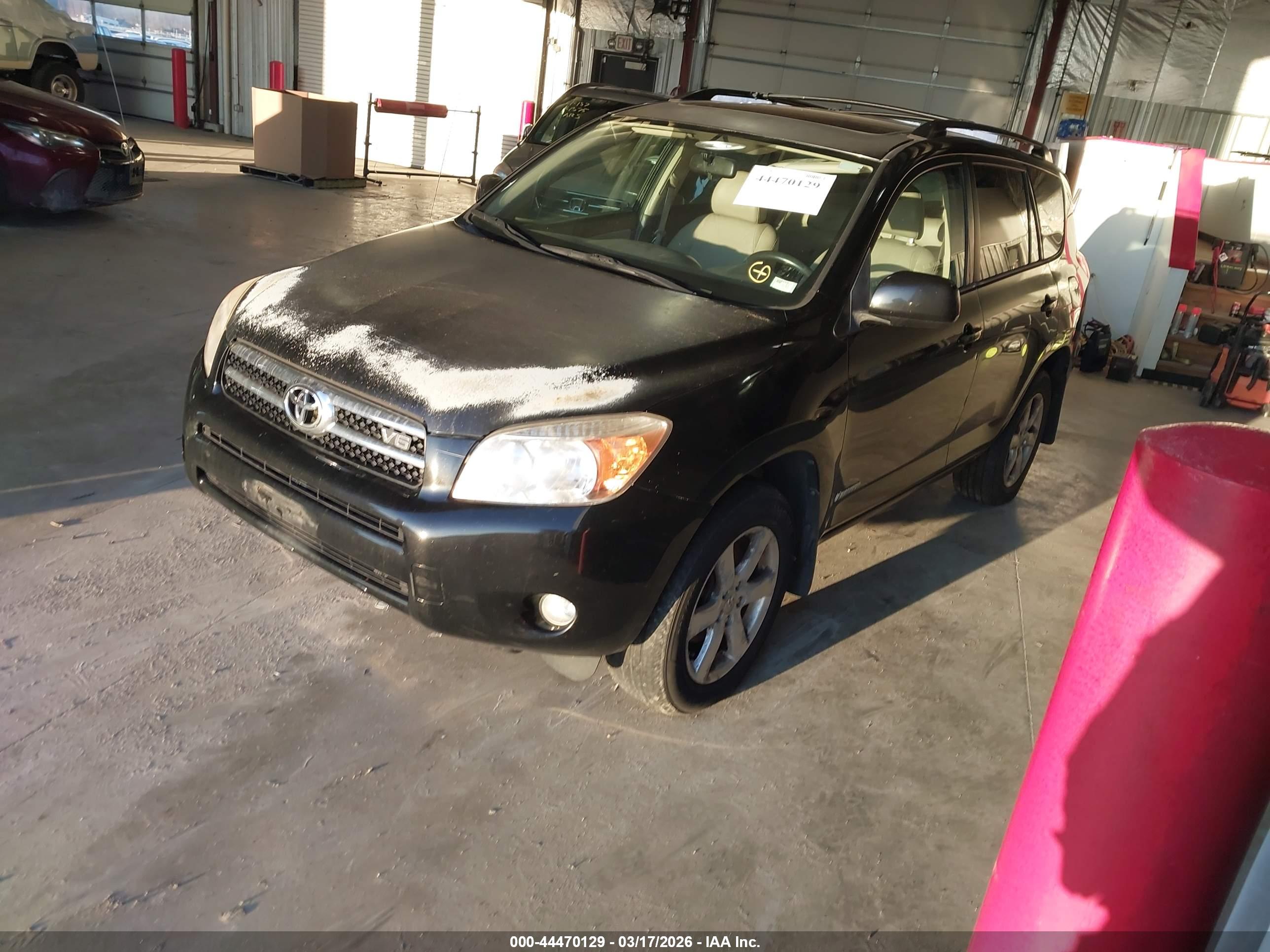 TOYOTA RAV4 image 2