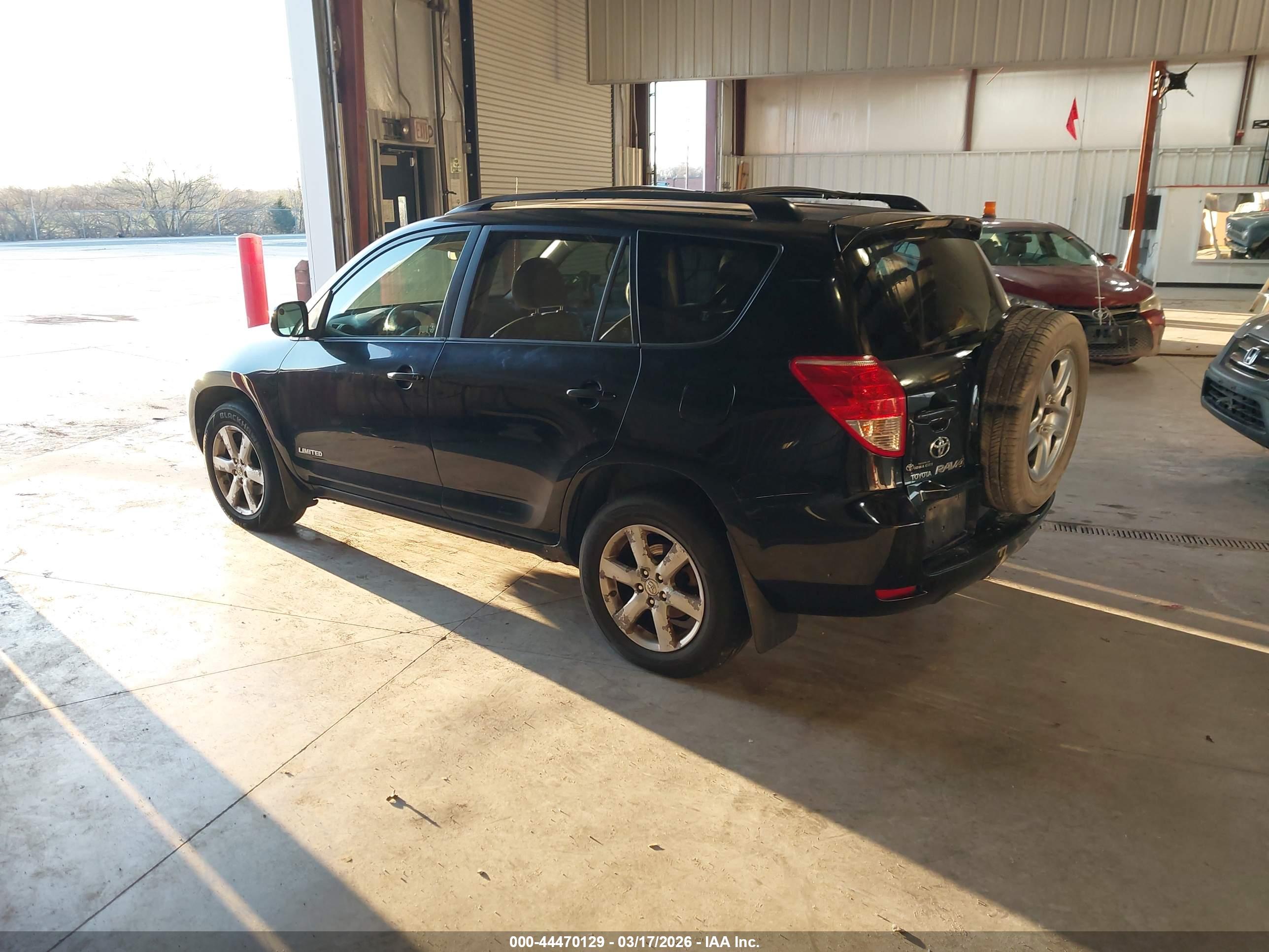 TOYOTA RAV4 image 3