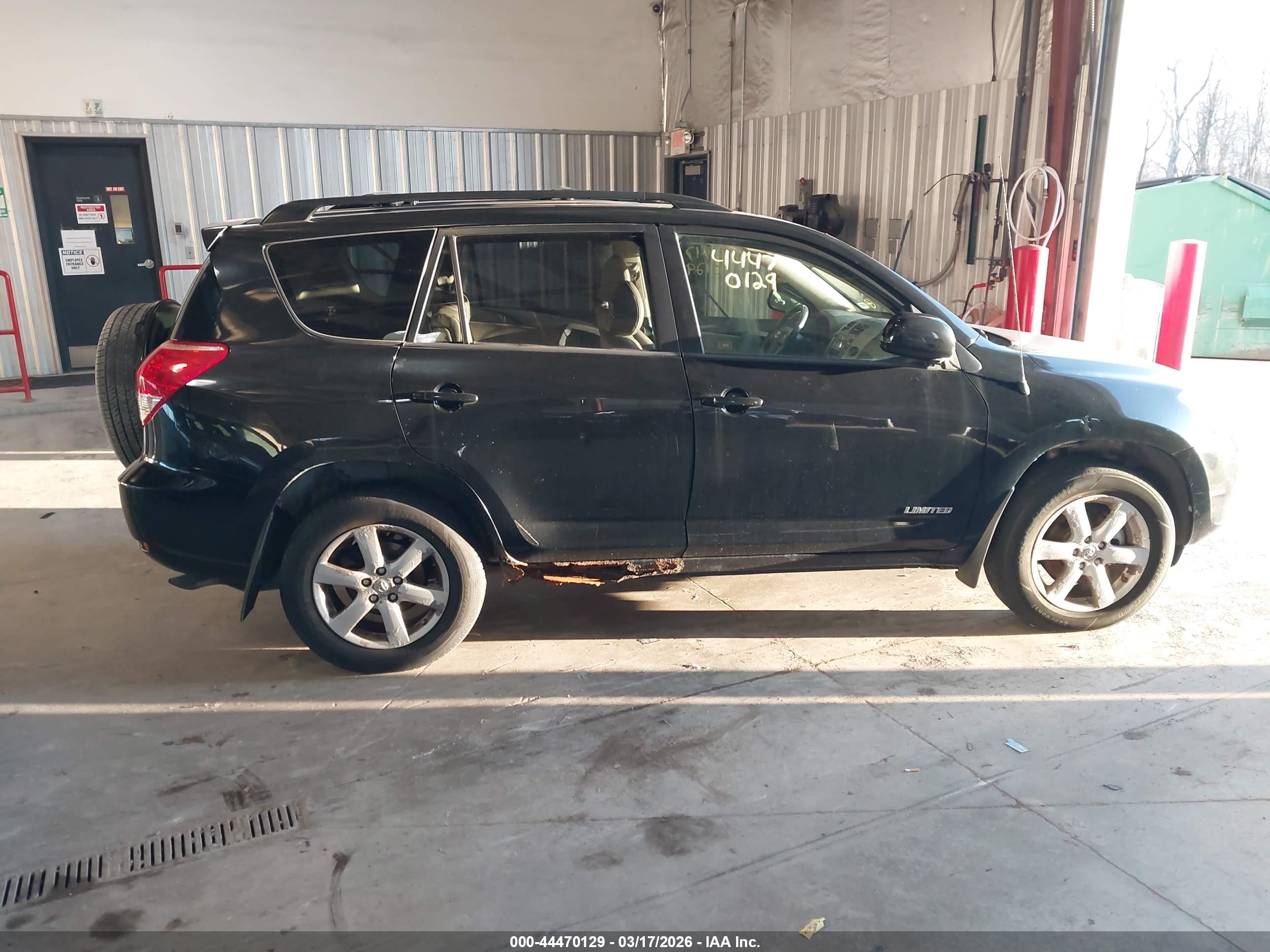 TOYOTA RAV4 image 6