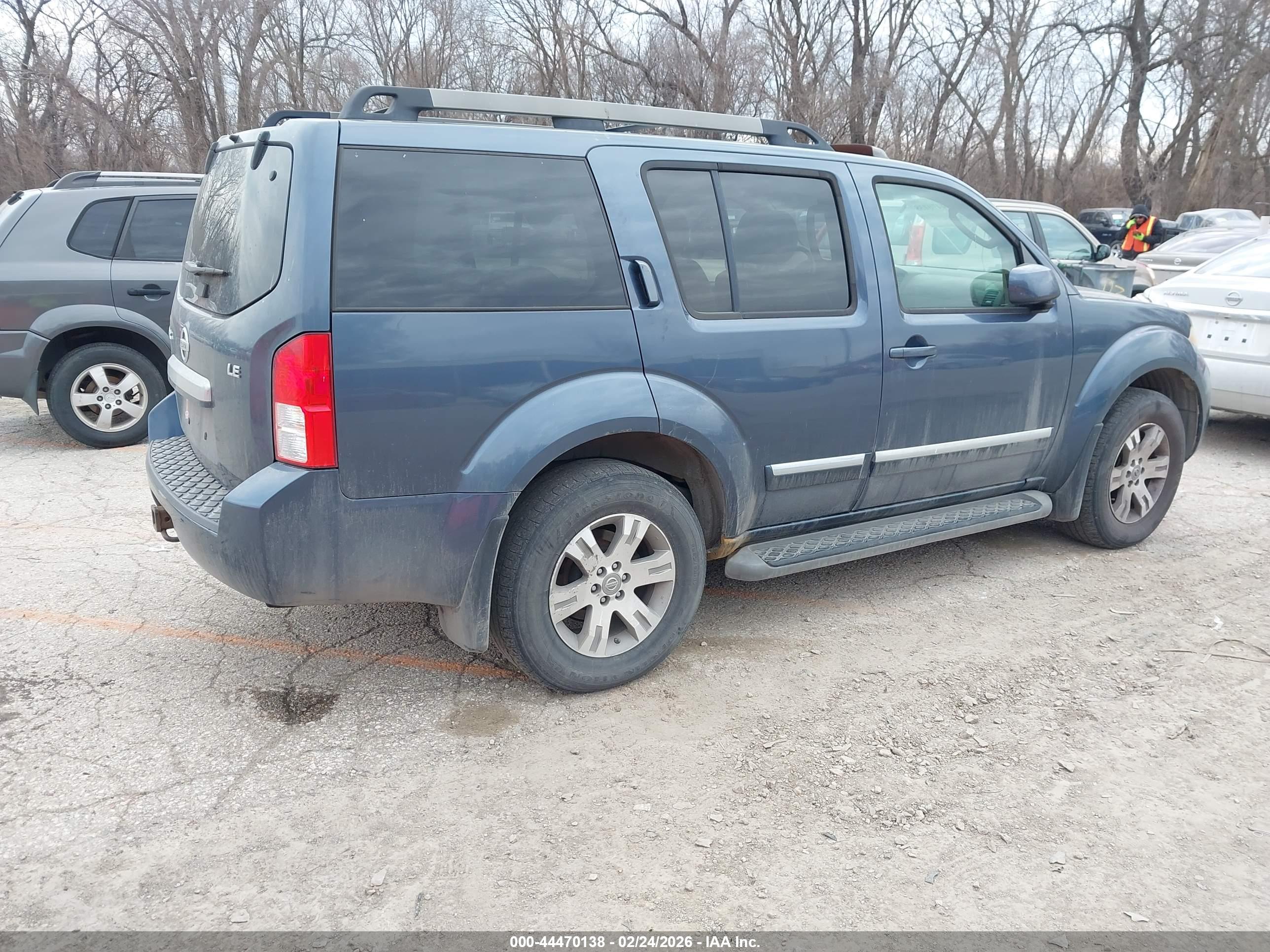 NISSAN PATHFINDER image 4