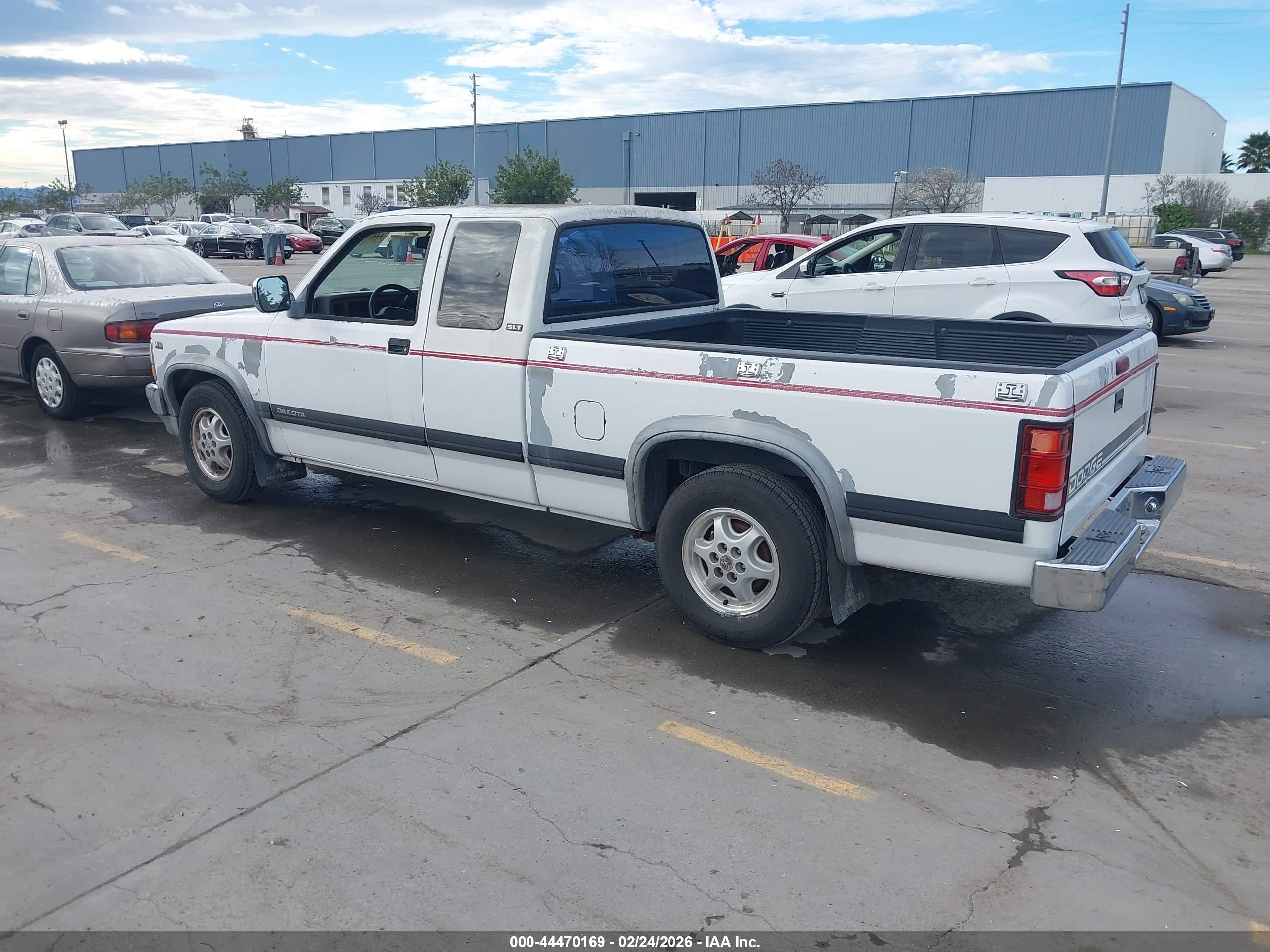 DODGE DAKOTA image 3