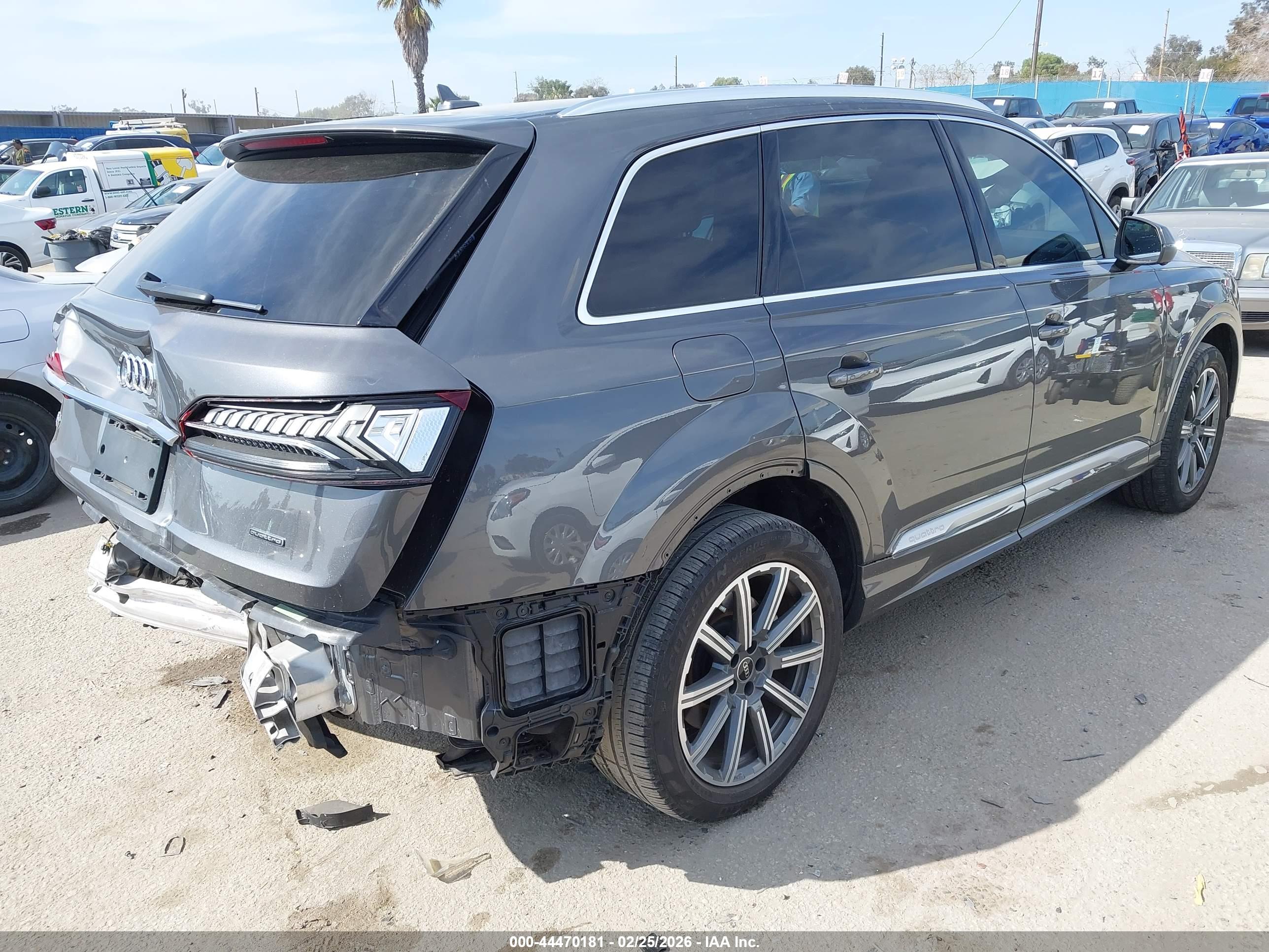 AUDI Q7 image 4