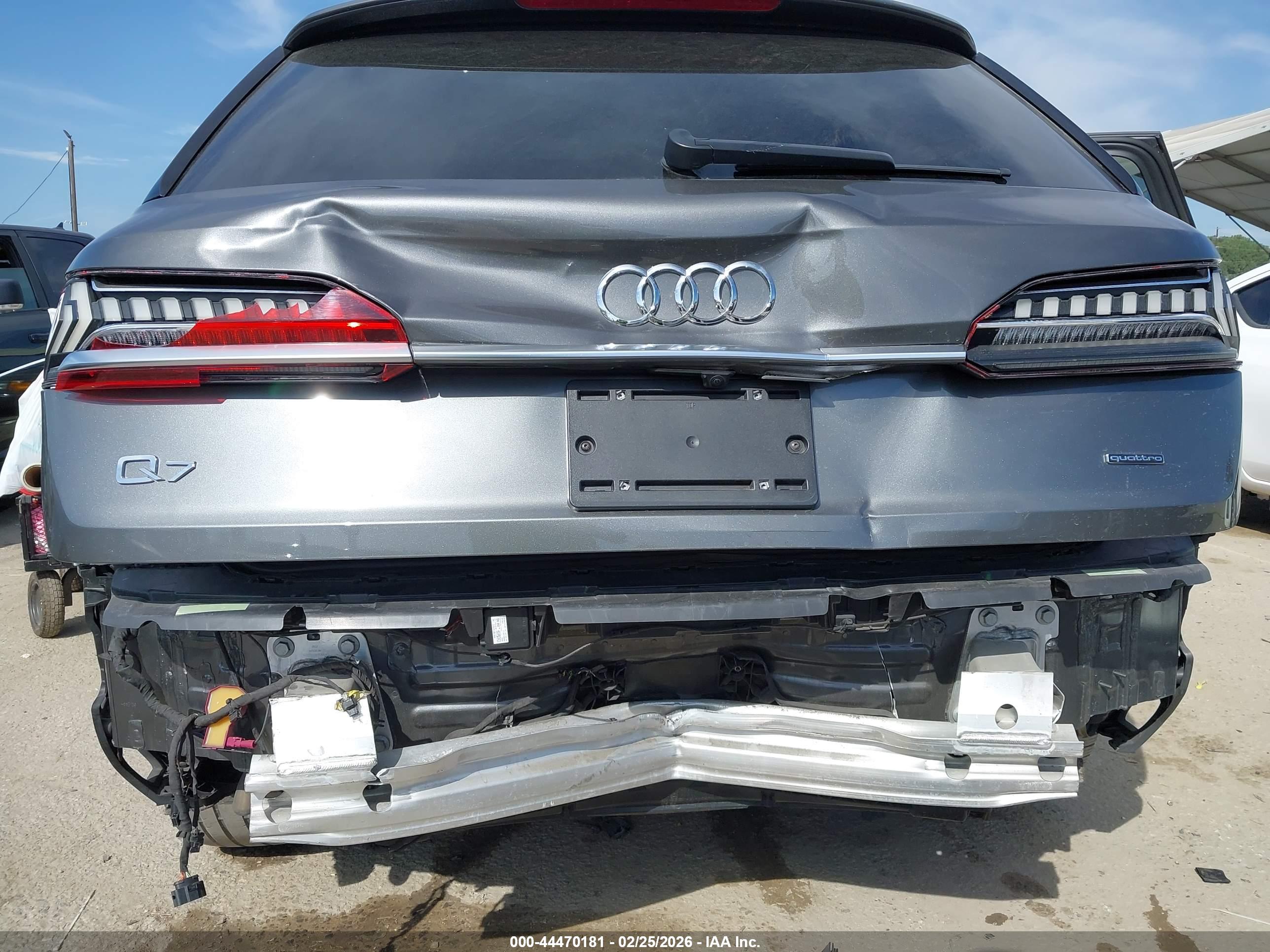 AUDI Q7 image 6