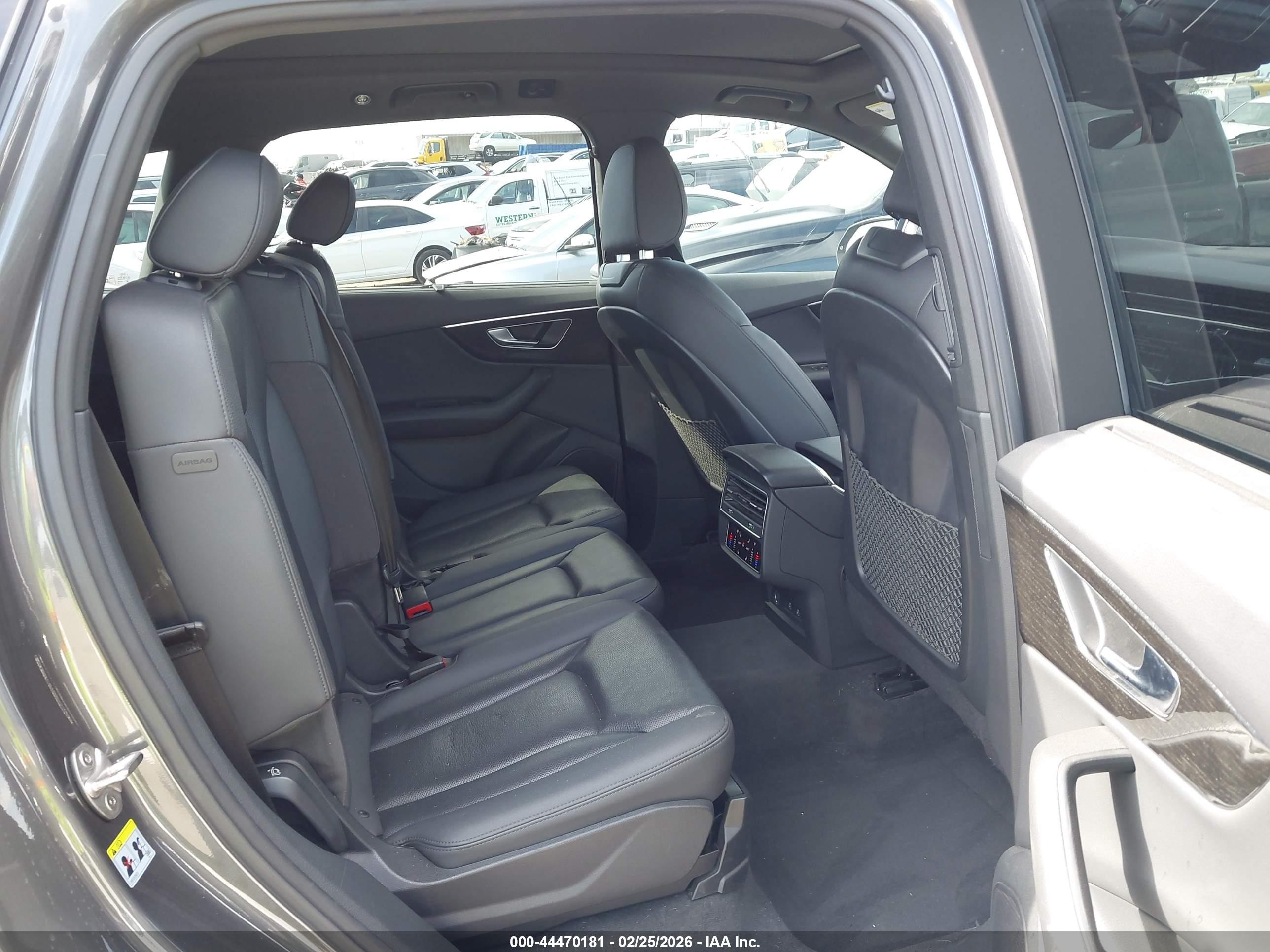 AUDI Q7 image 8