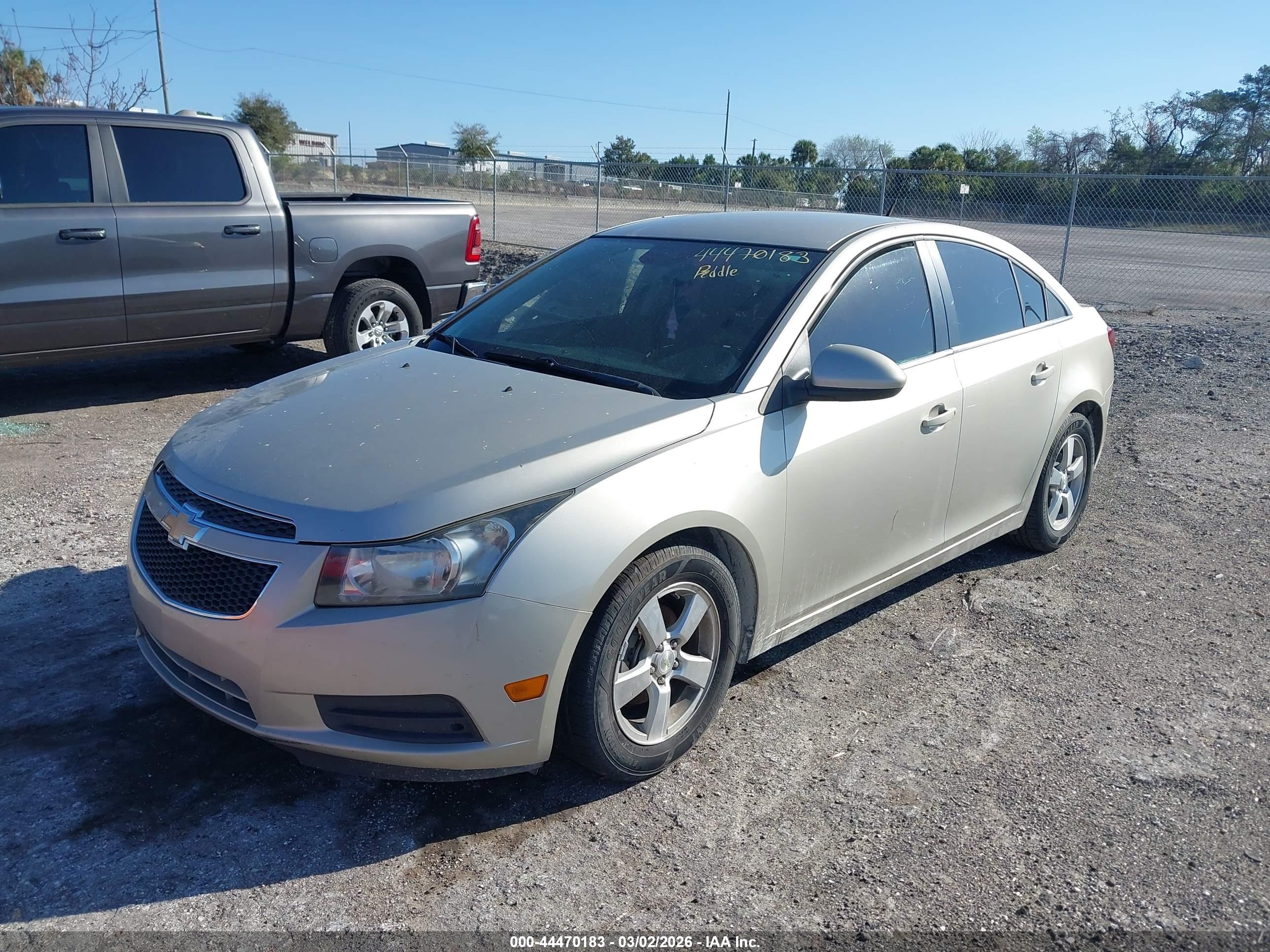 CHEVROLET CRUZE image 2