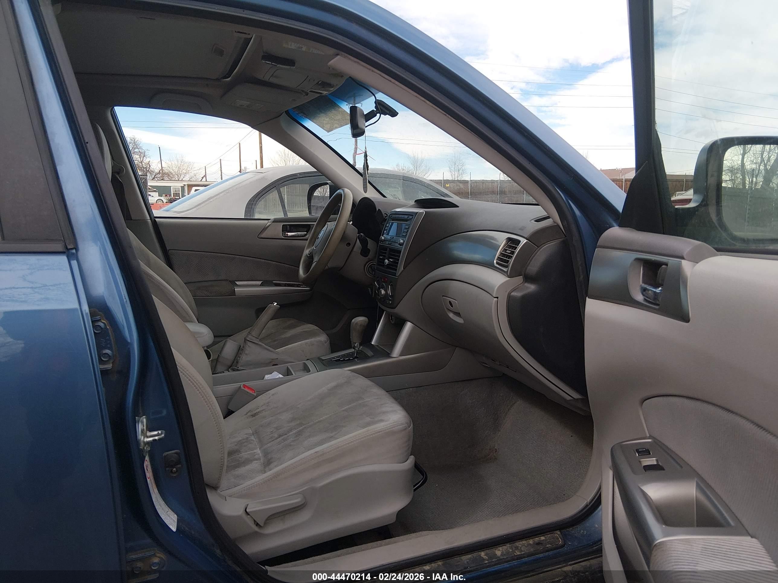 SUBARU FORESTER image 5