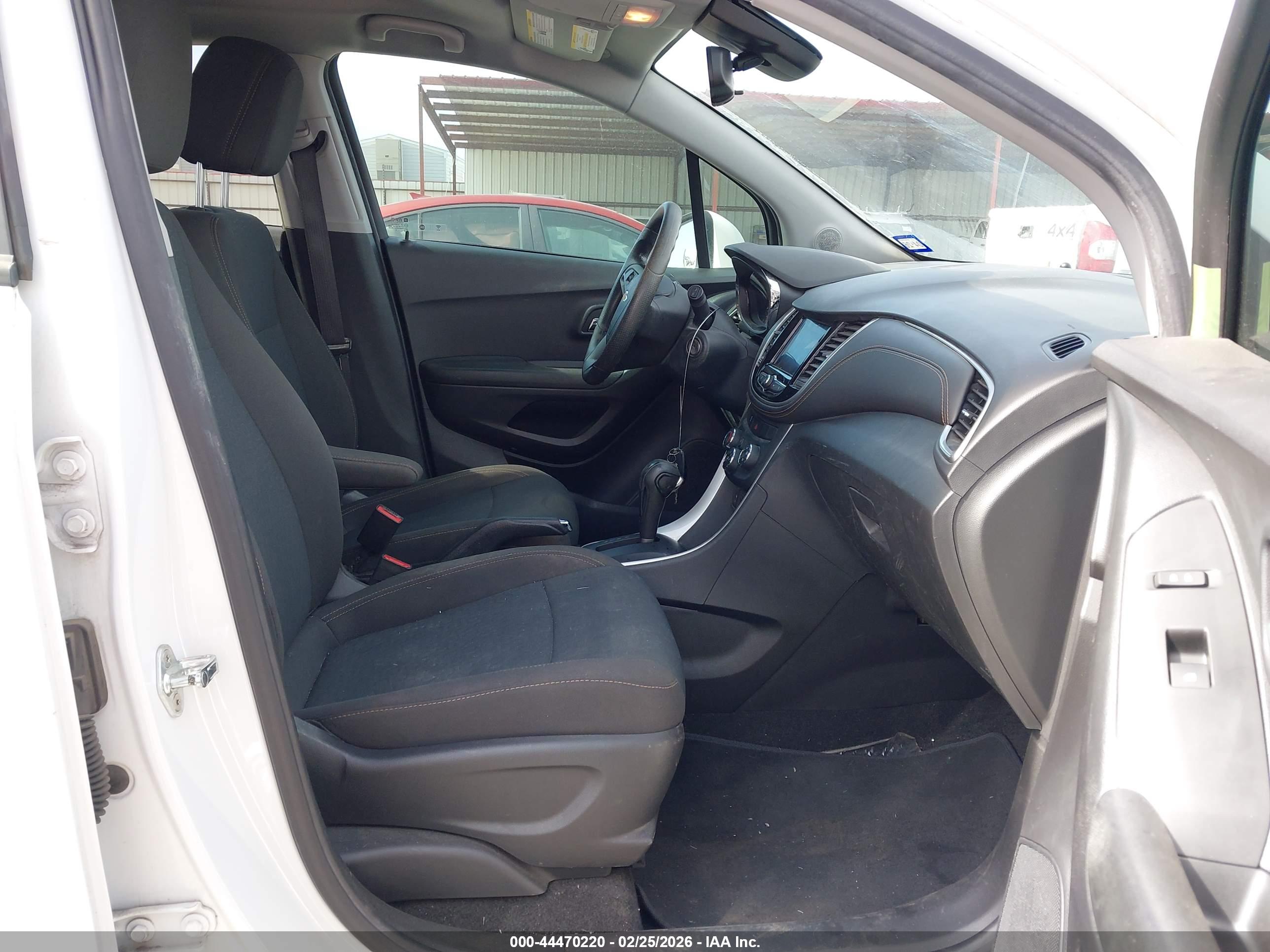 CHEVROLET TRAX image 5