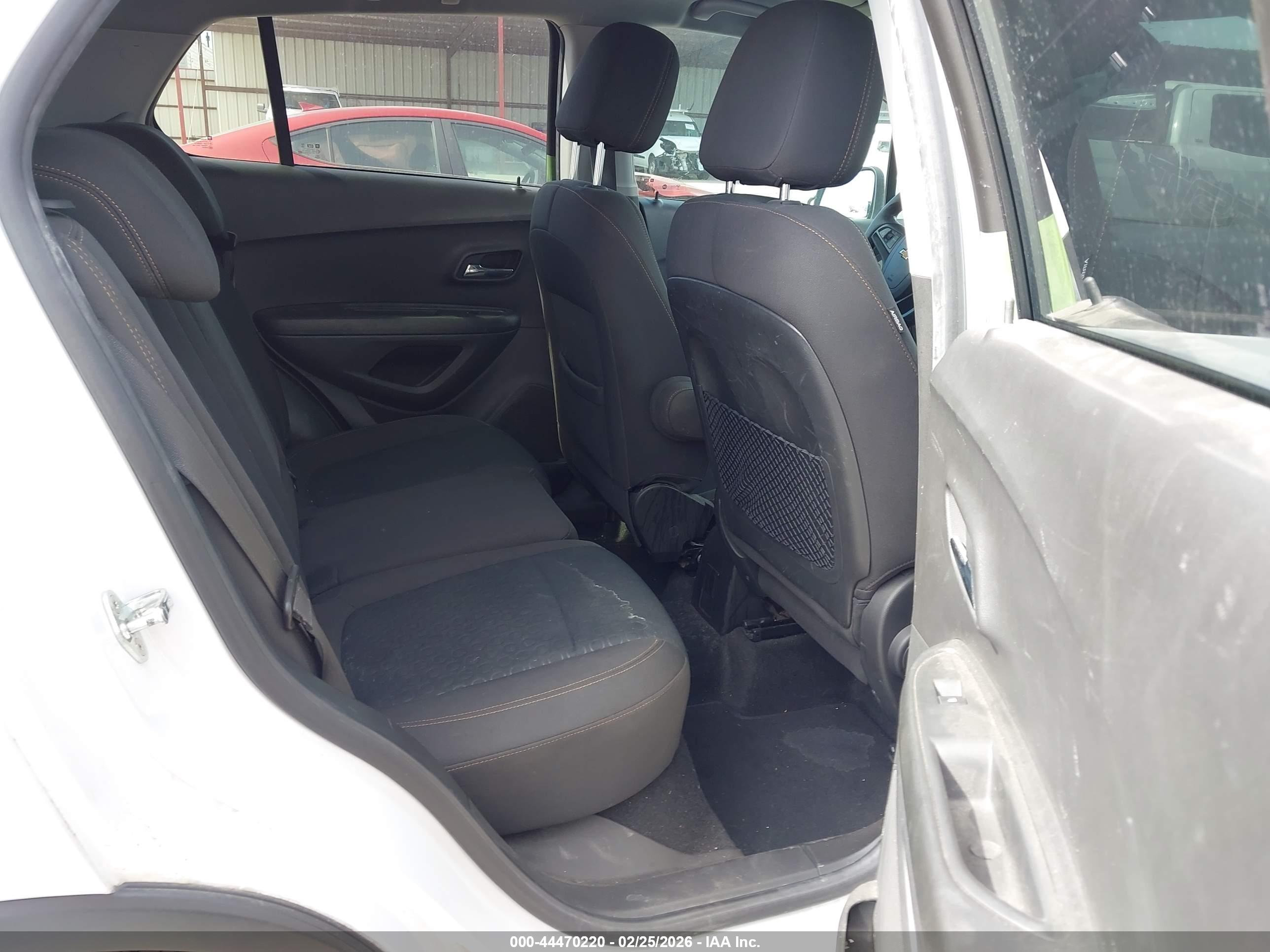 CHEVROLET TRAX image 8