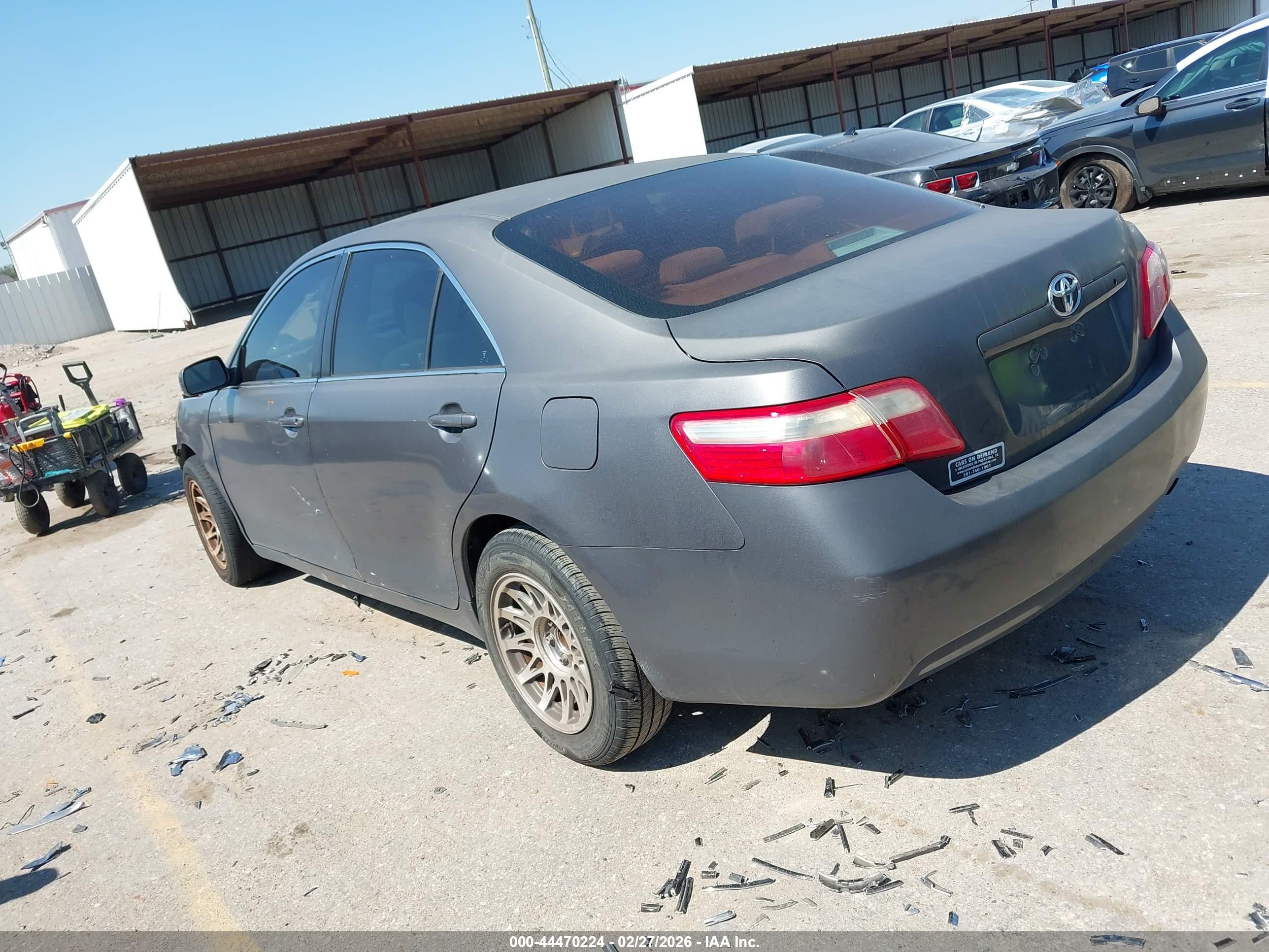 TOYOTA CAMRY image 3