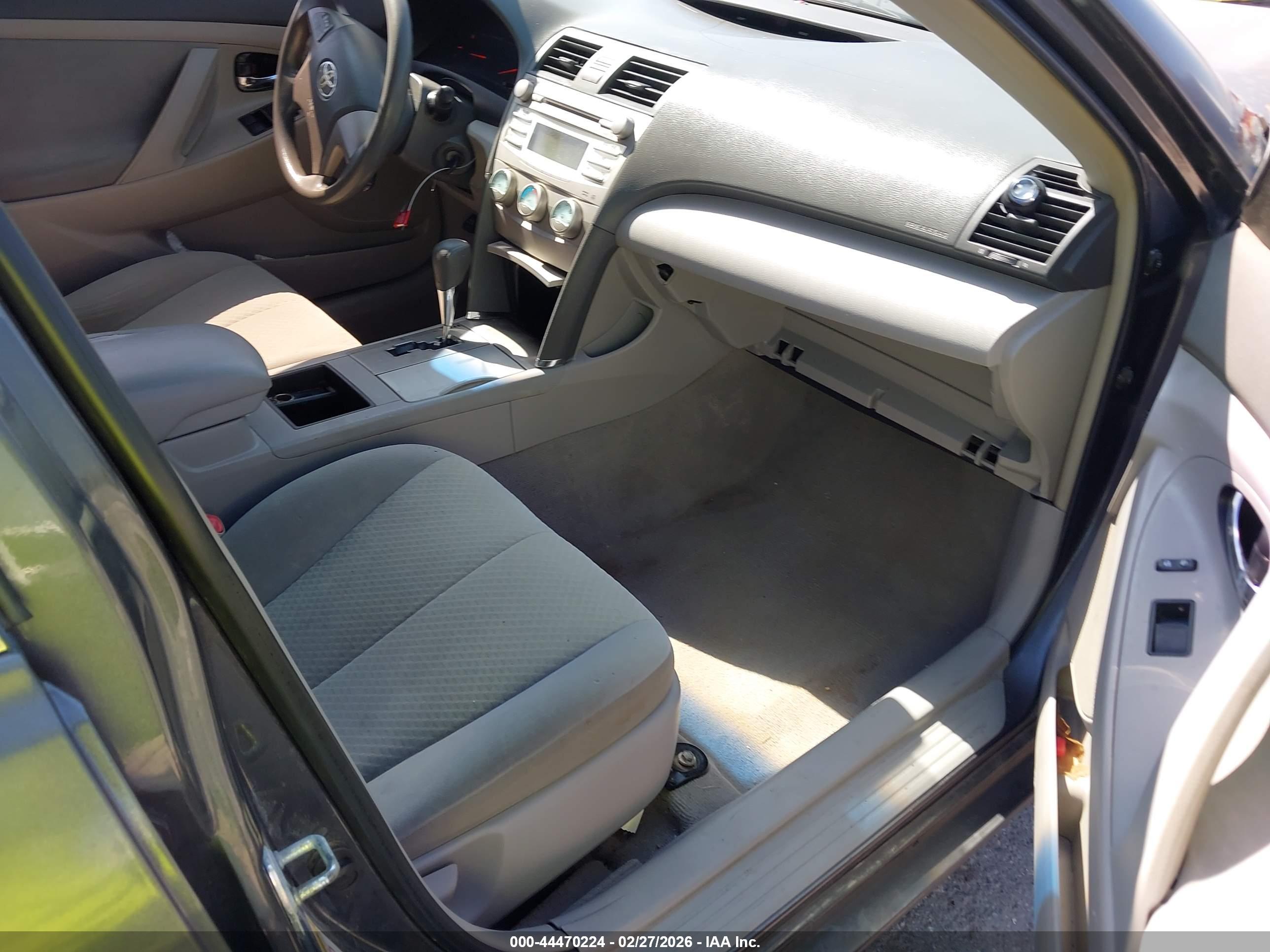 TOYOTA CAMRY image 5