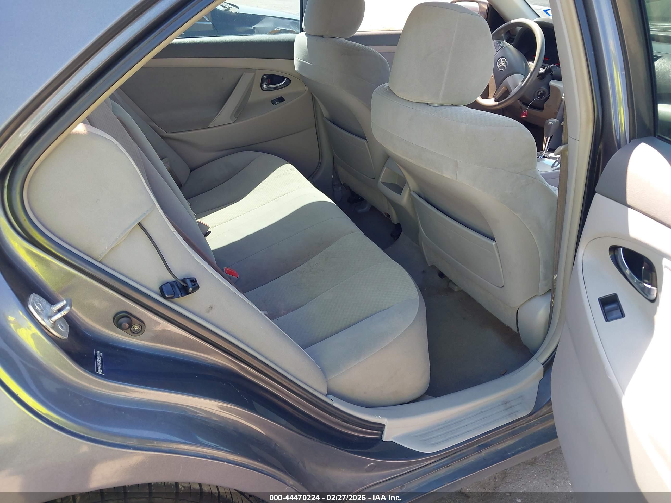 TOYOTA CAMRY image 8