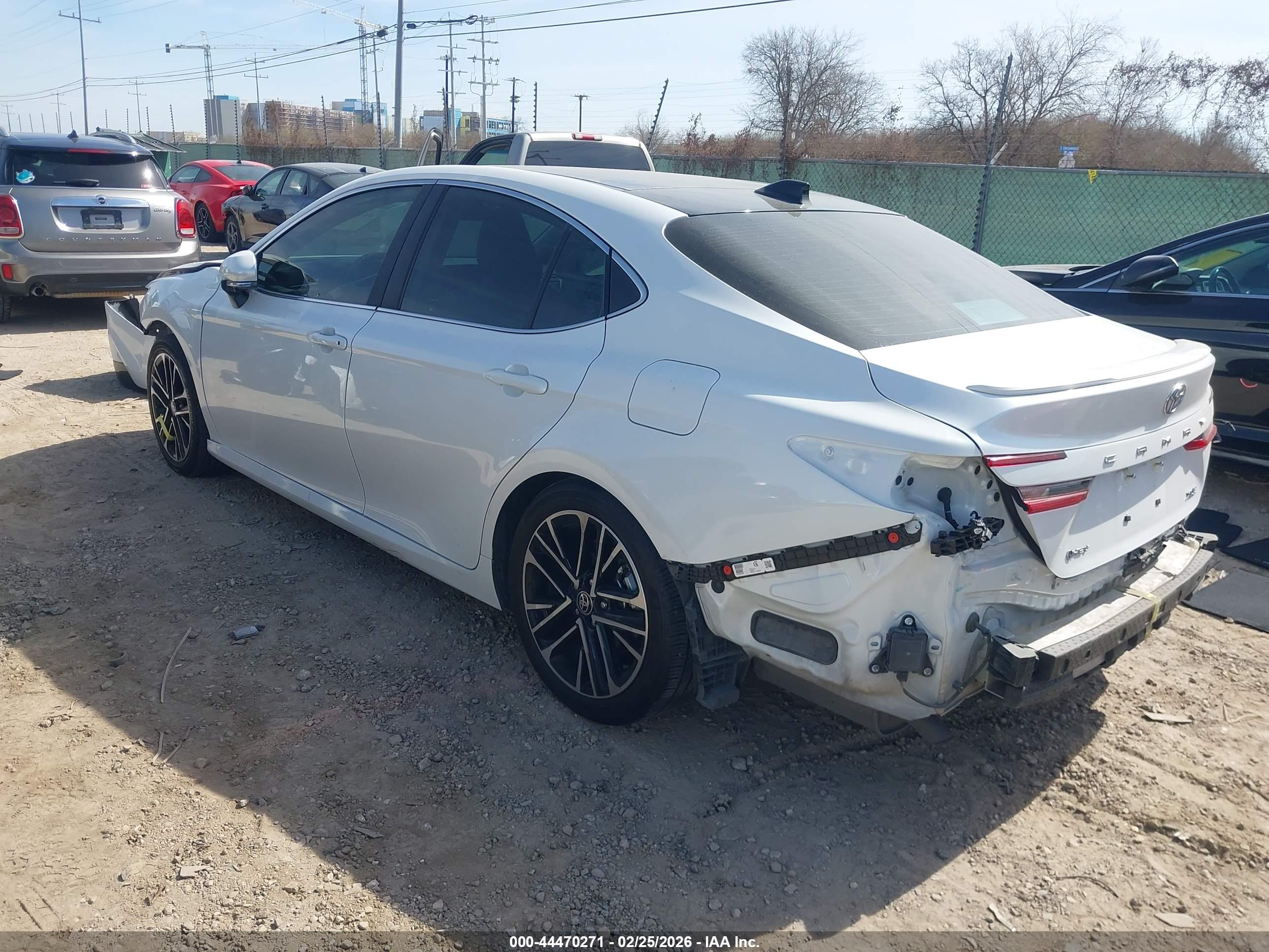 TOYOTA CAMRY image 3
