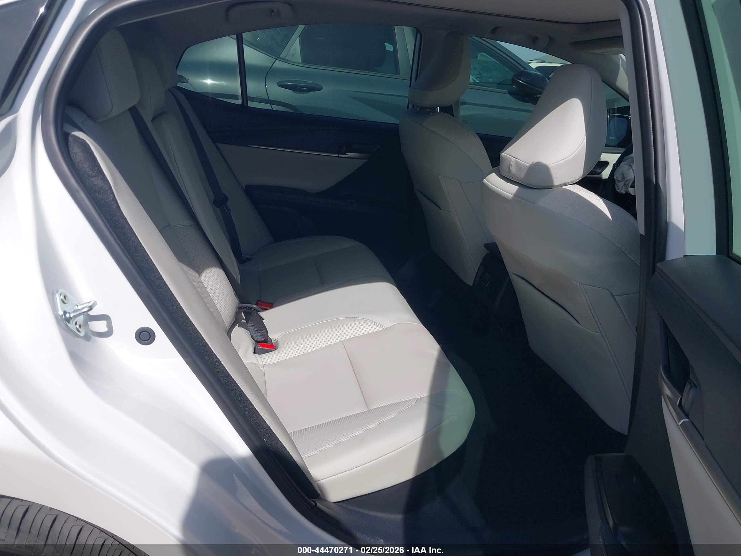 TOYOTA CAMRY image 8