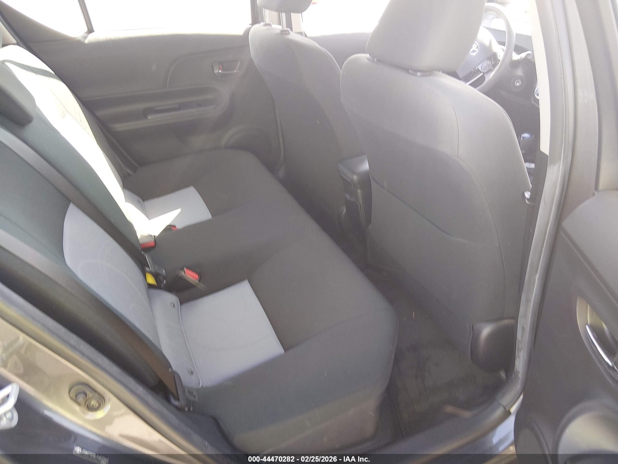 TOYOTA PRIUS image 8