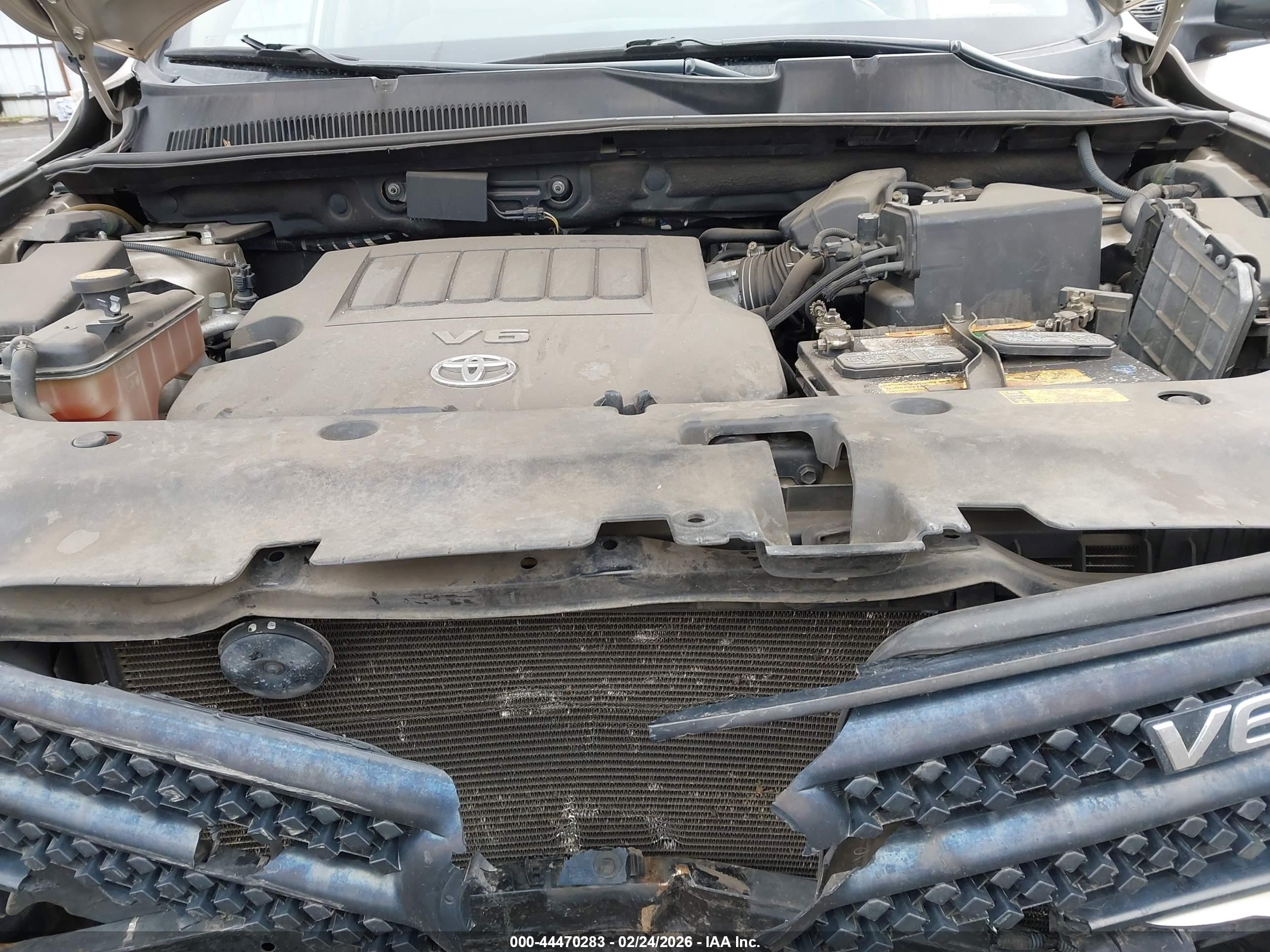 TOYOTA RAV4 image 10