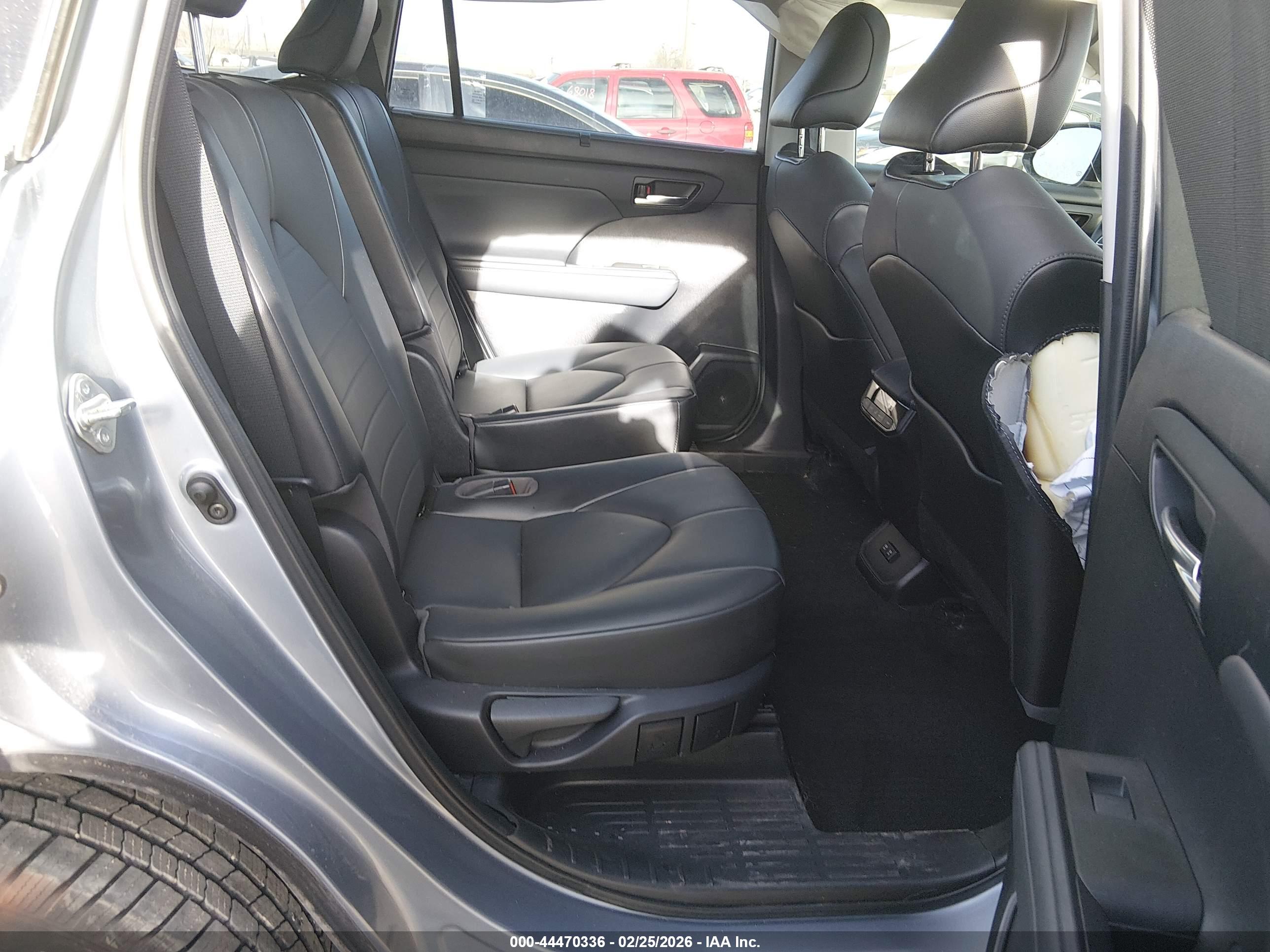 TOYOTA HIGHLANDER image 8