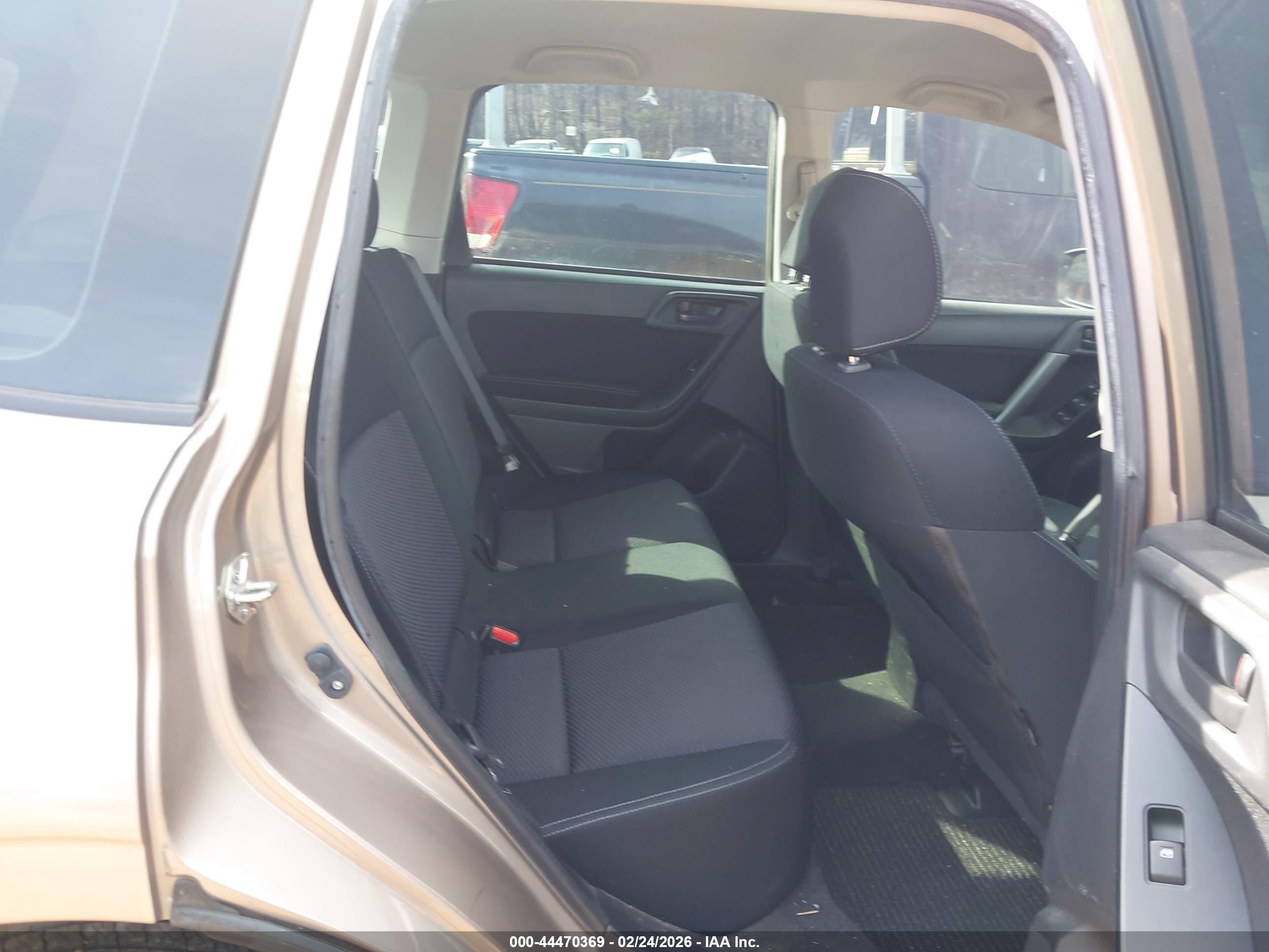 SUBARU FORESTER image 8