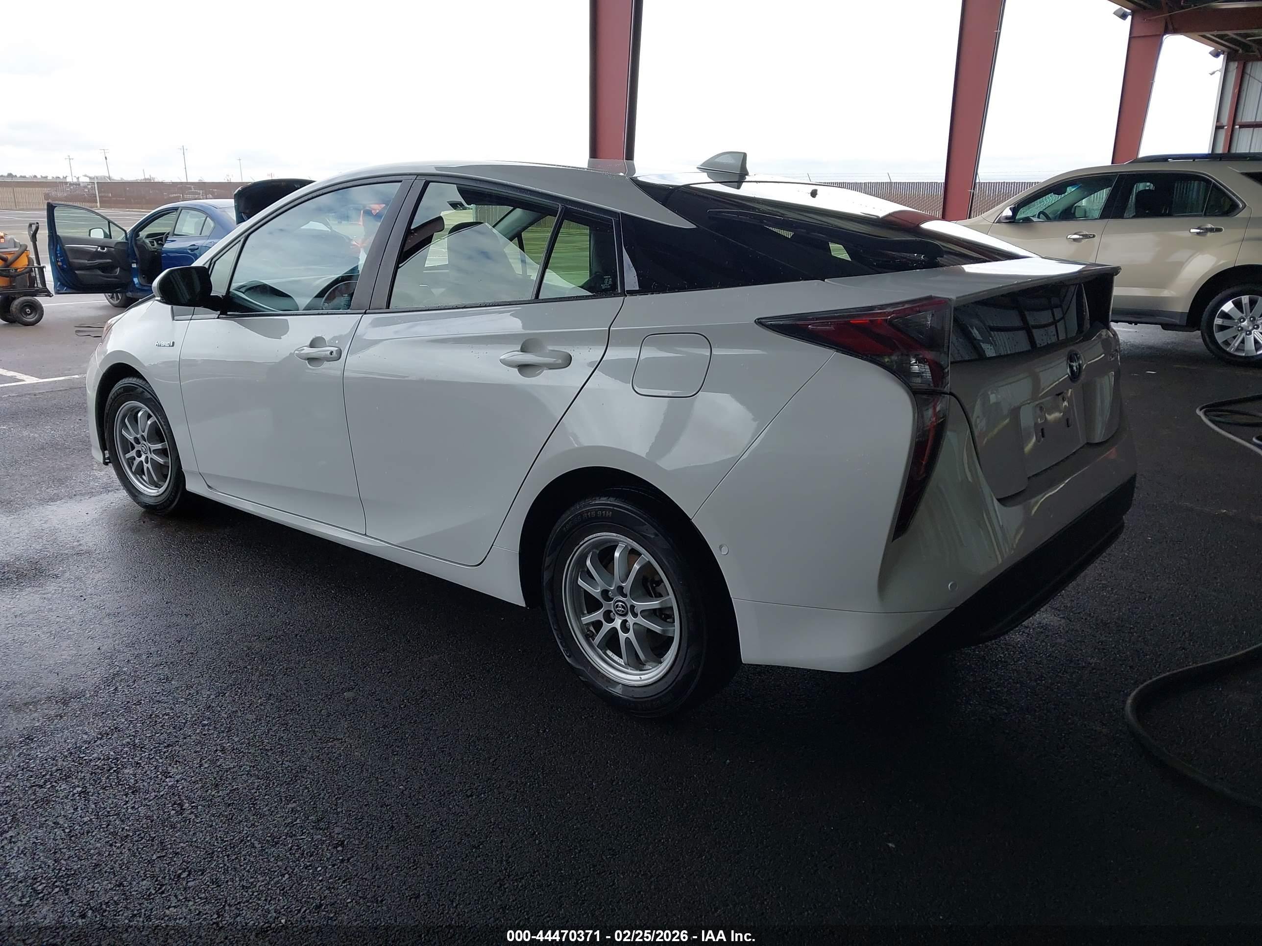 TOYOTA PRIUS image 3