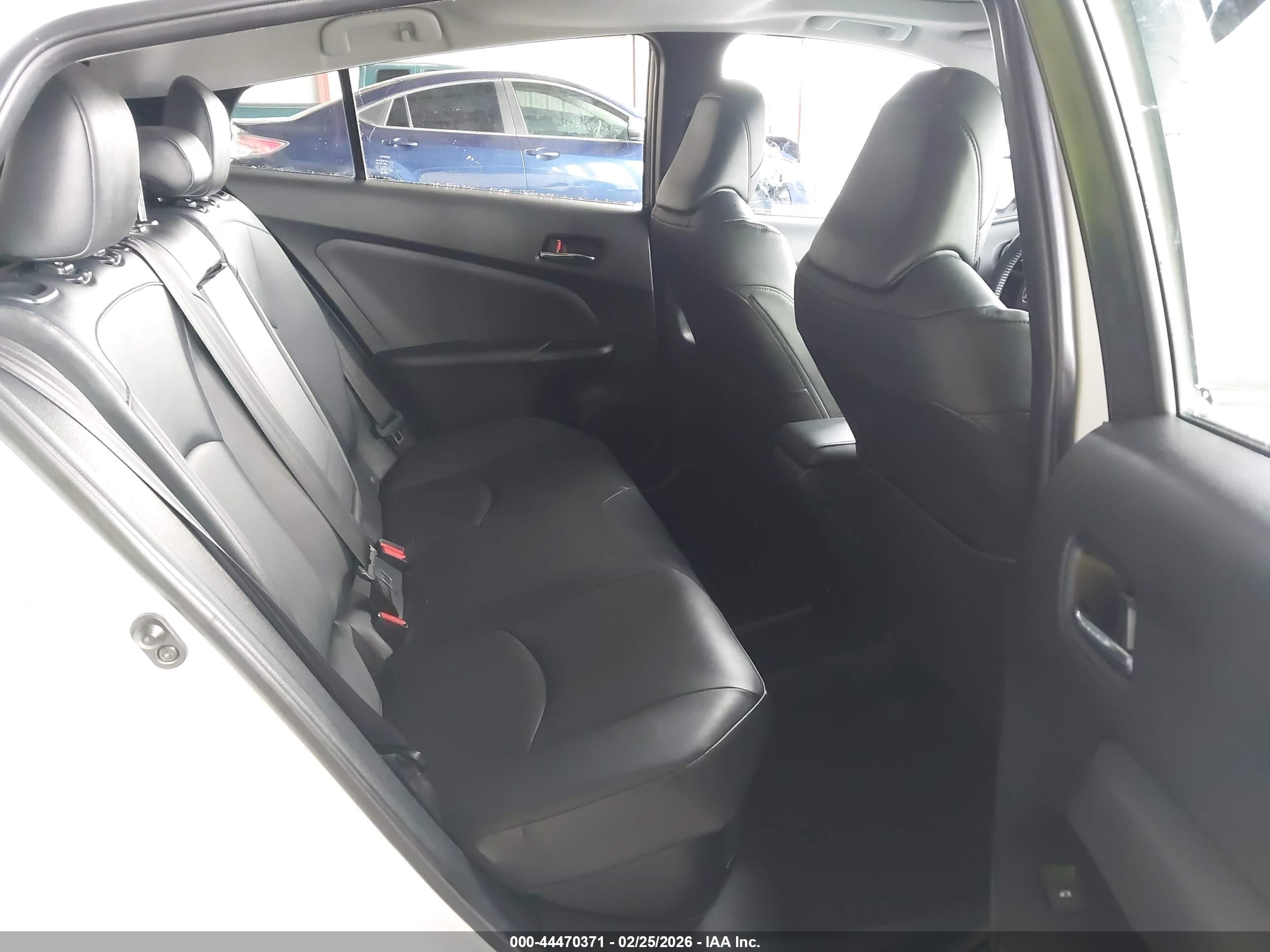 TOYOTA PRIUS image 8