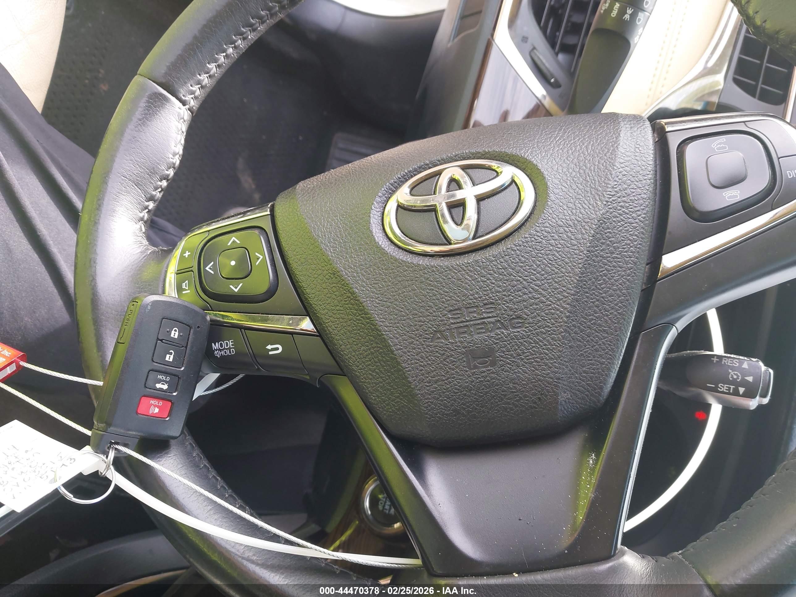 TOYOTA AVALON image 11