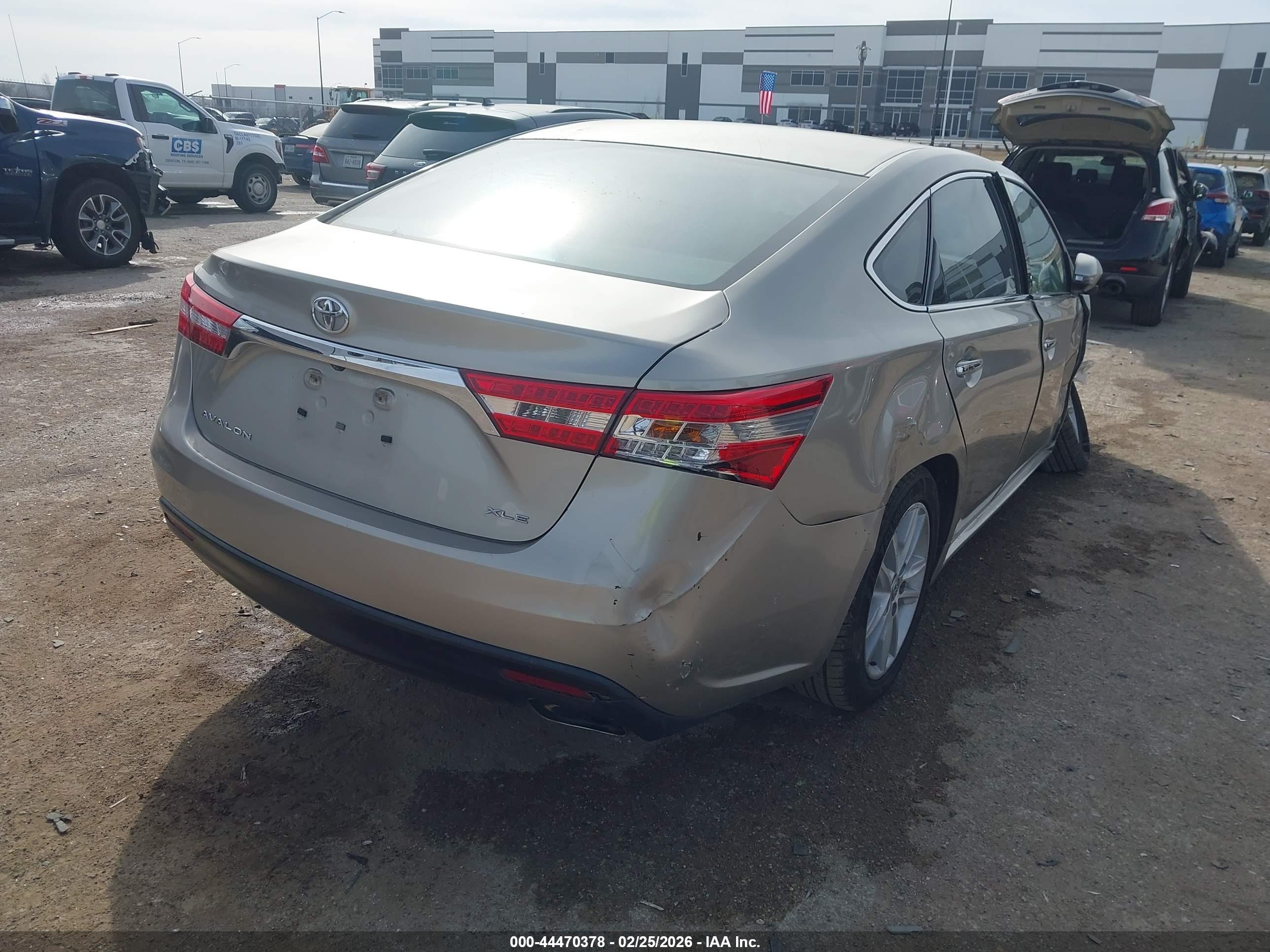 TOYOTA AVALON image 4