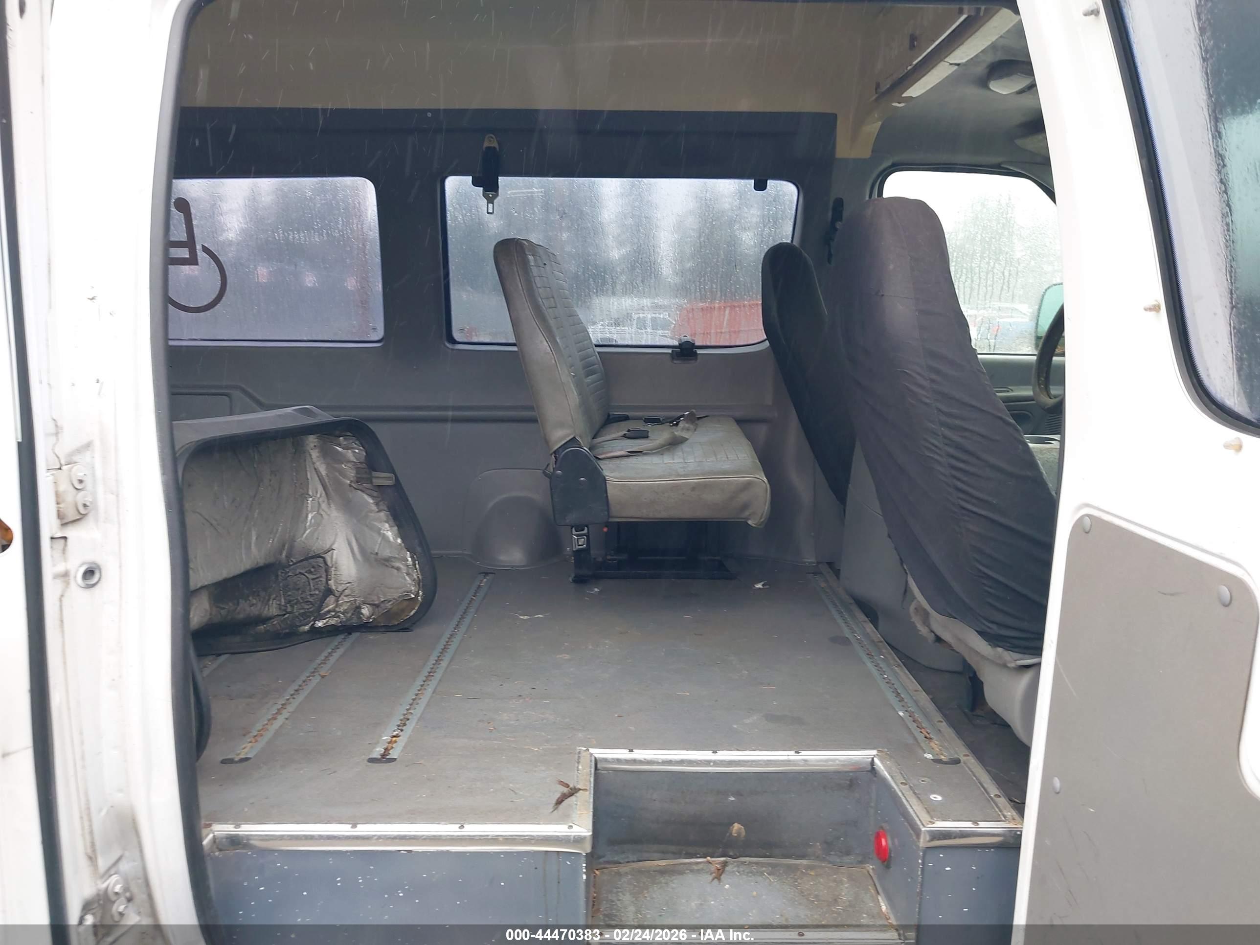 FORD E-250 image 8