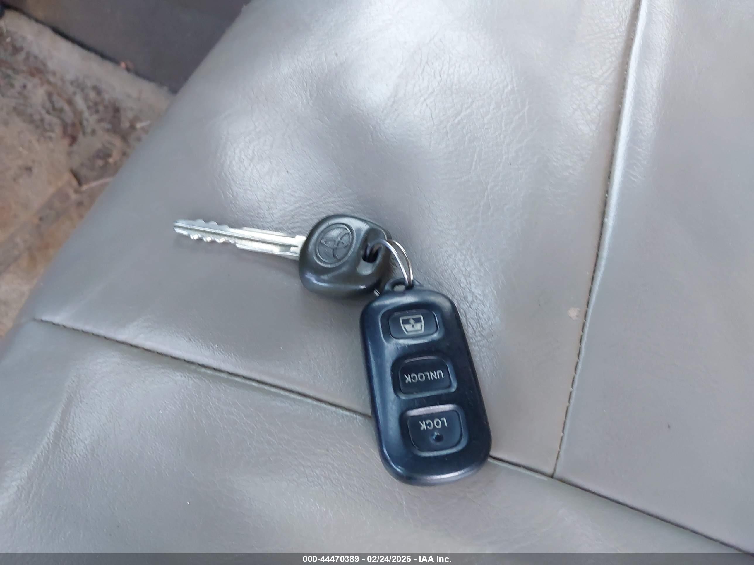TOYOTA SEQUOIA image 11