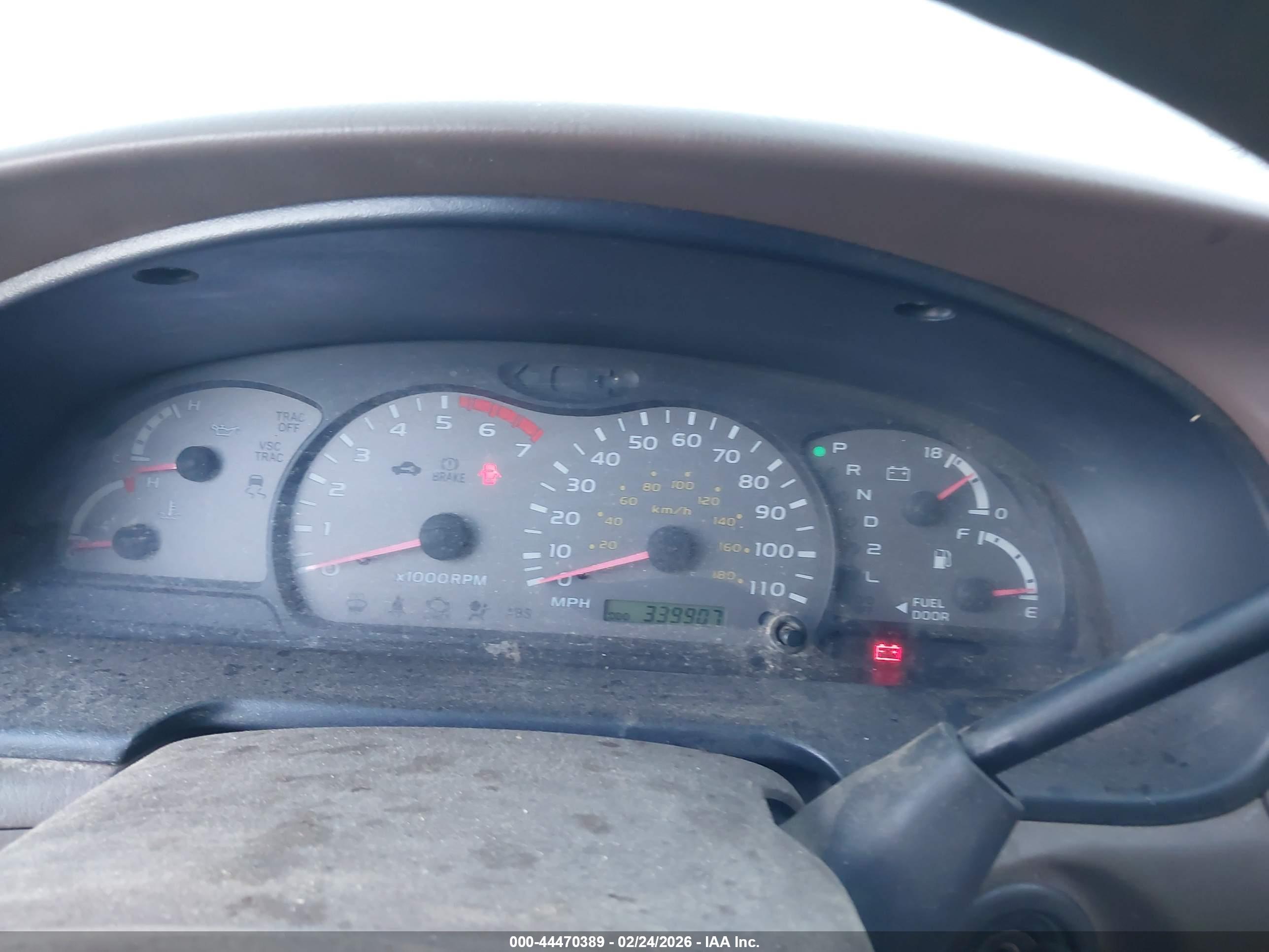 TOYOTA SEQUOIA image 7