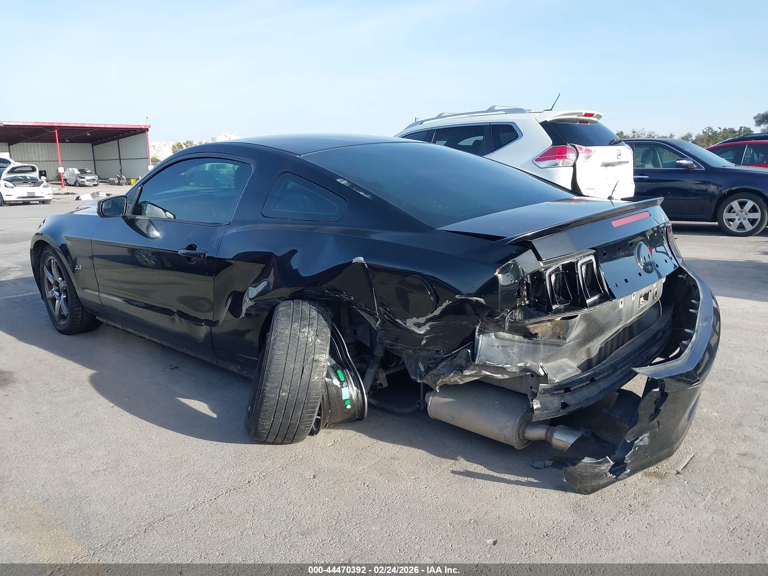 FORD MUSTANG image 3