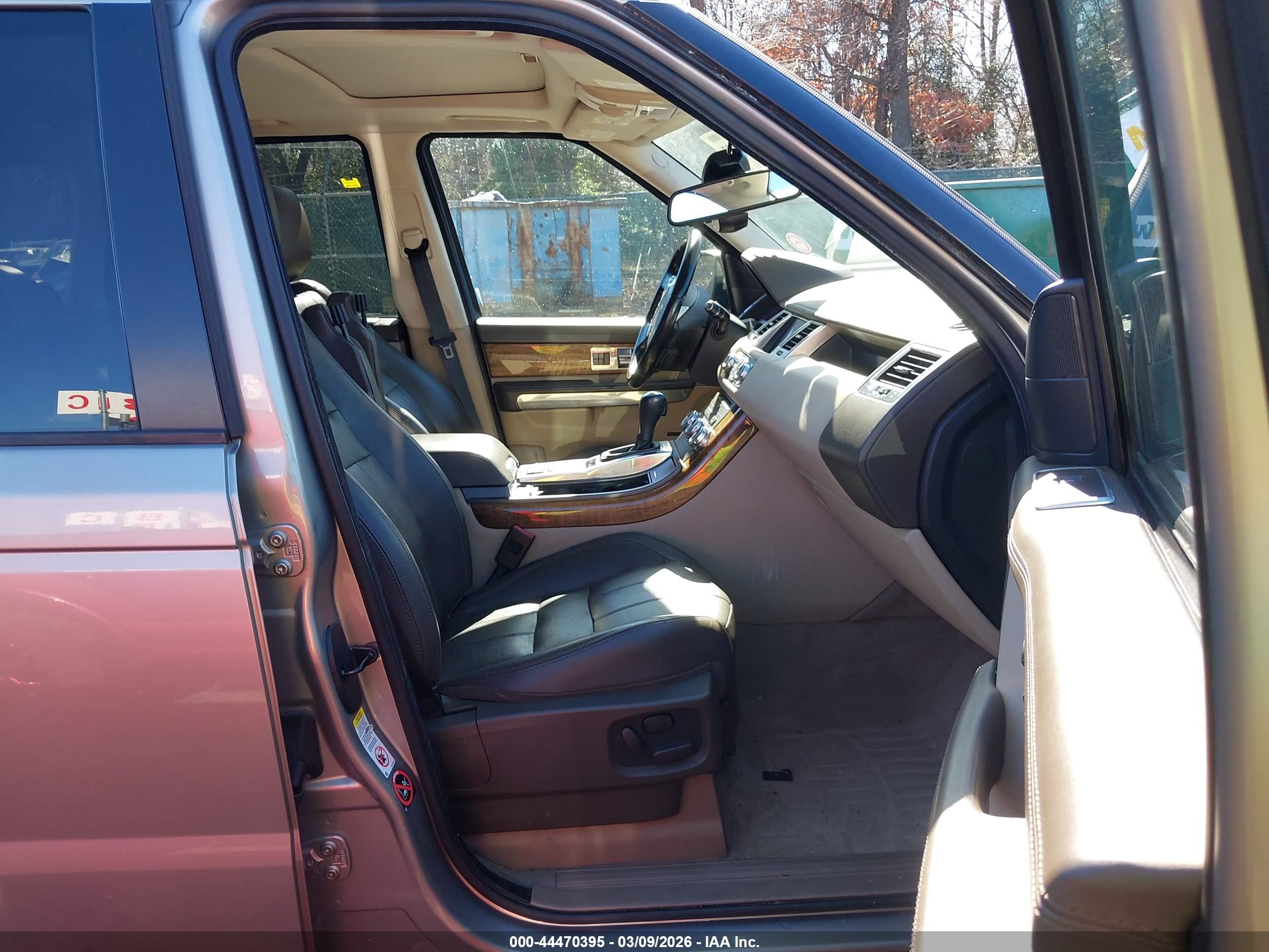 LAND ROVER image 5