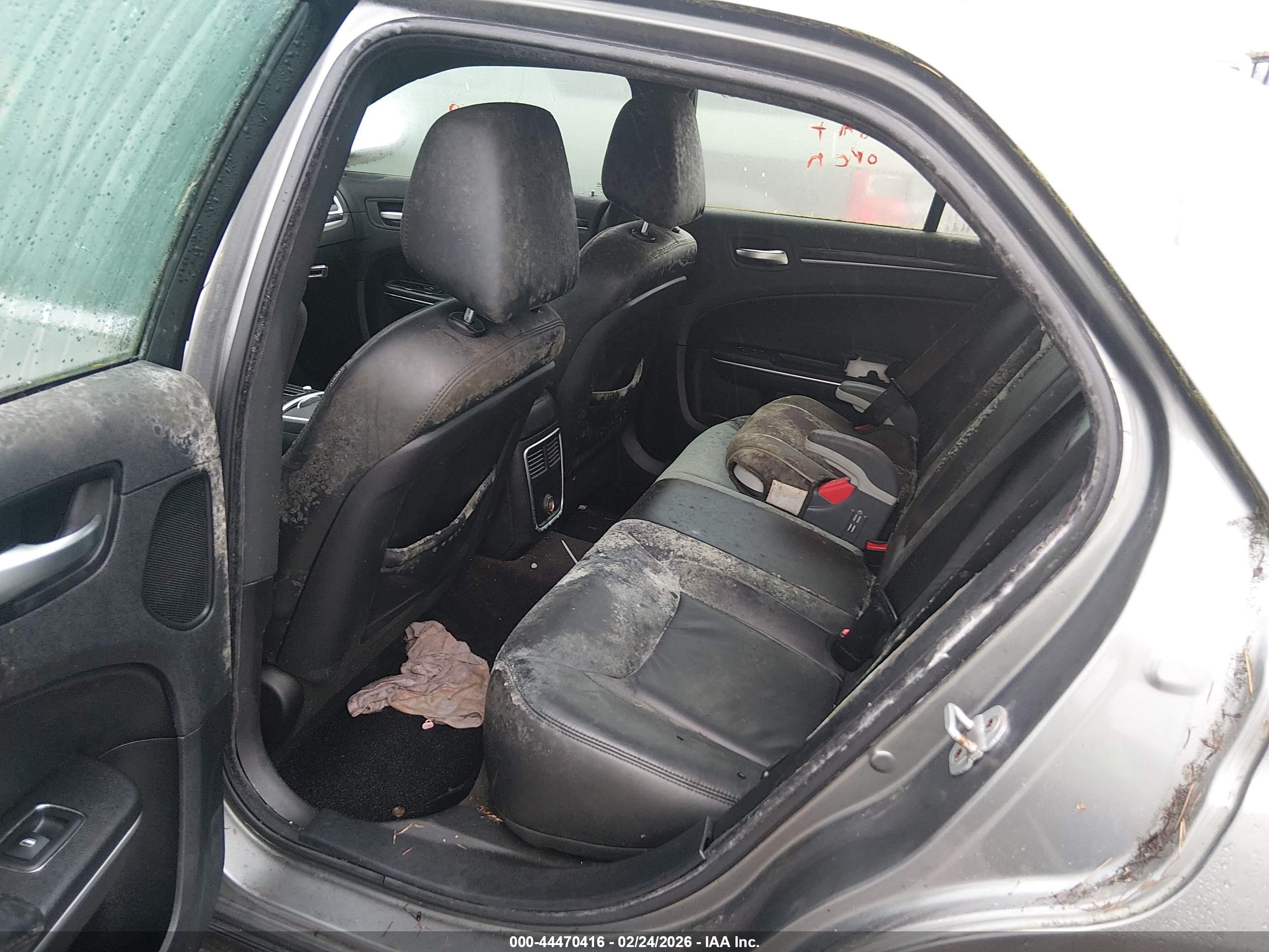 CHRYSLER 300 image 8