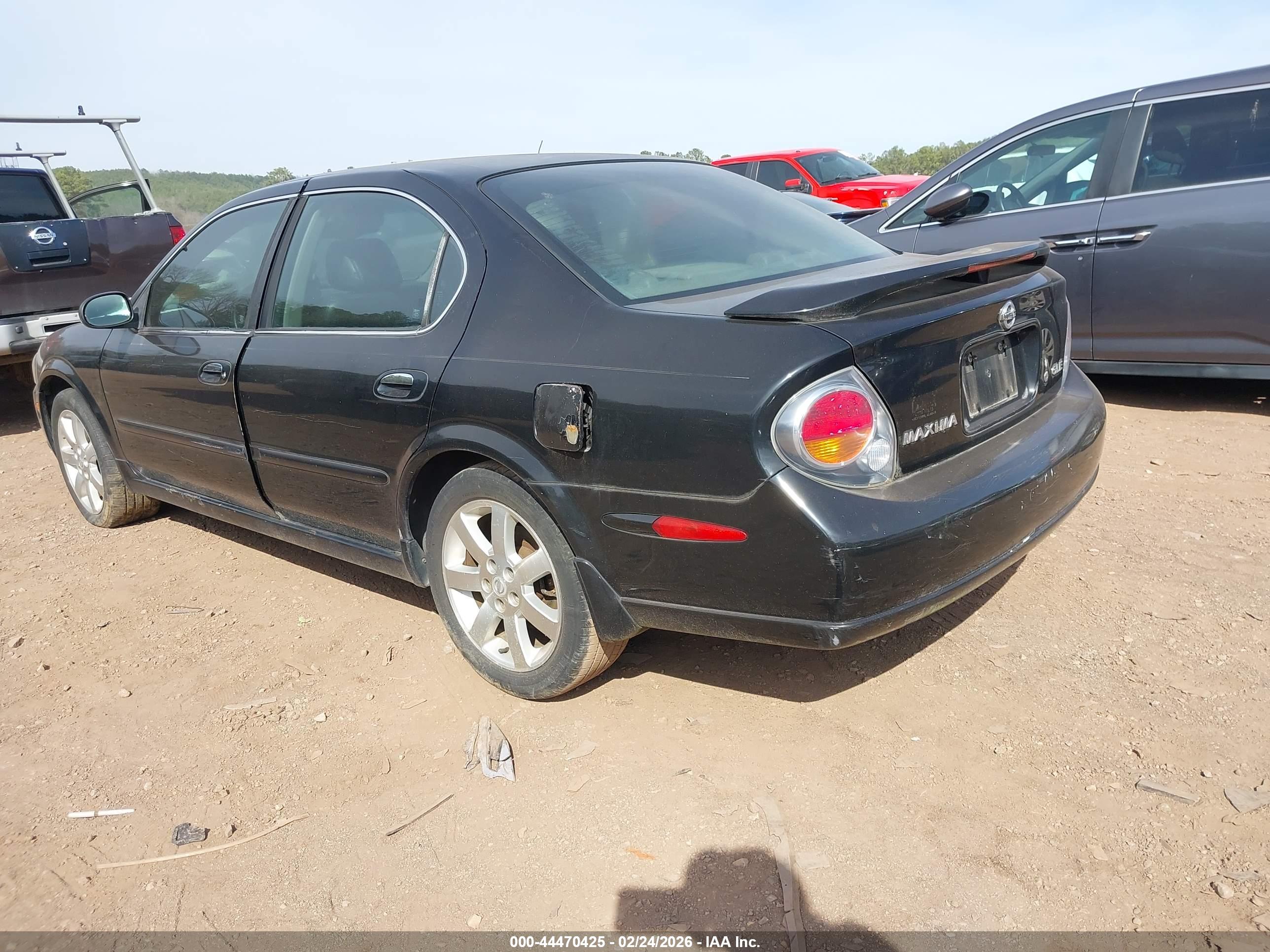 NISSAN MAXIMA image 3