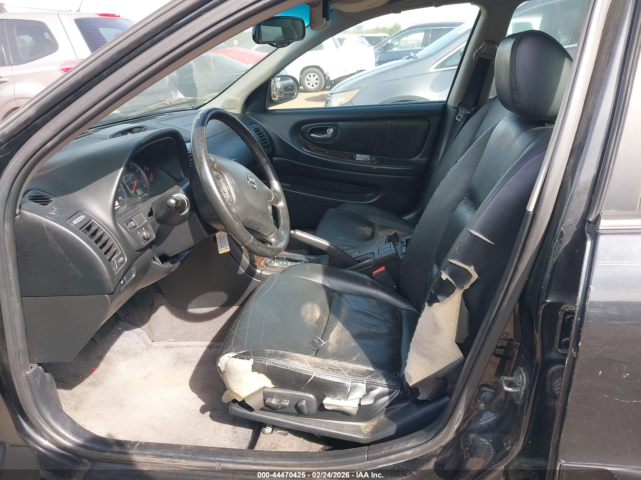 NISSAN MAXIMA image 5
