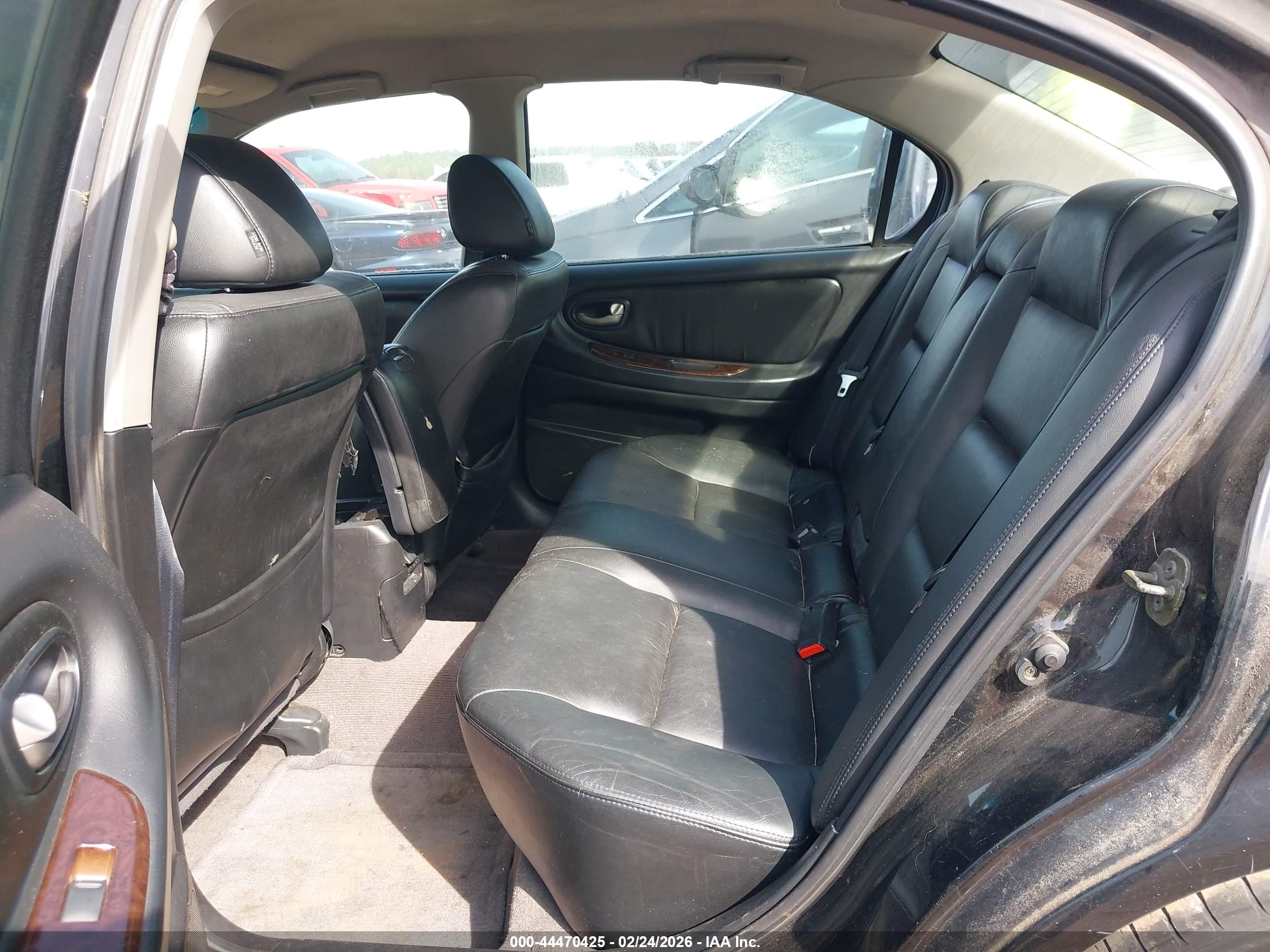 NISSAN MAXIMA image 8