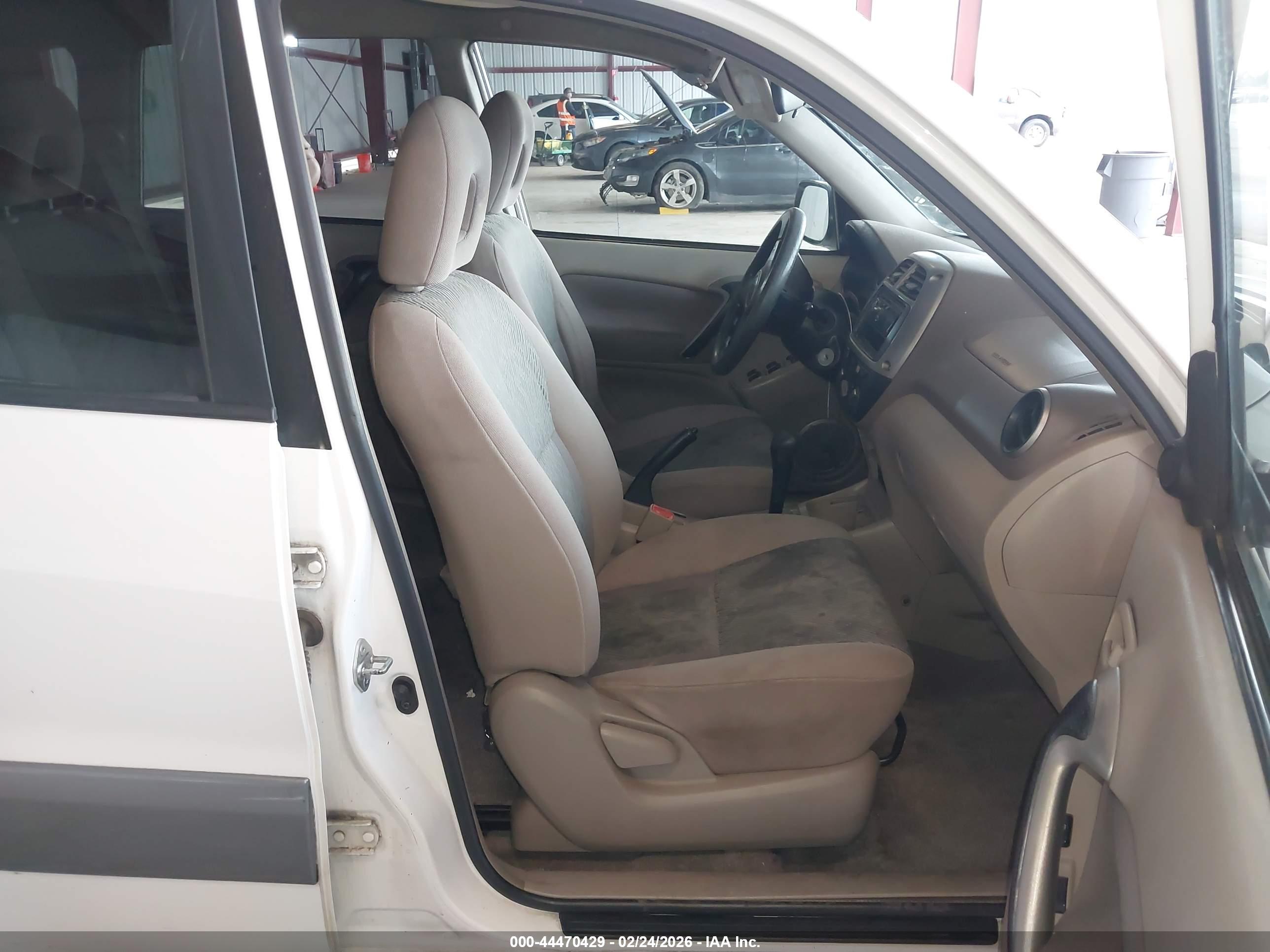 TOYOTA RAV4 image 5