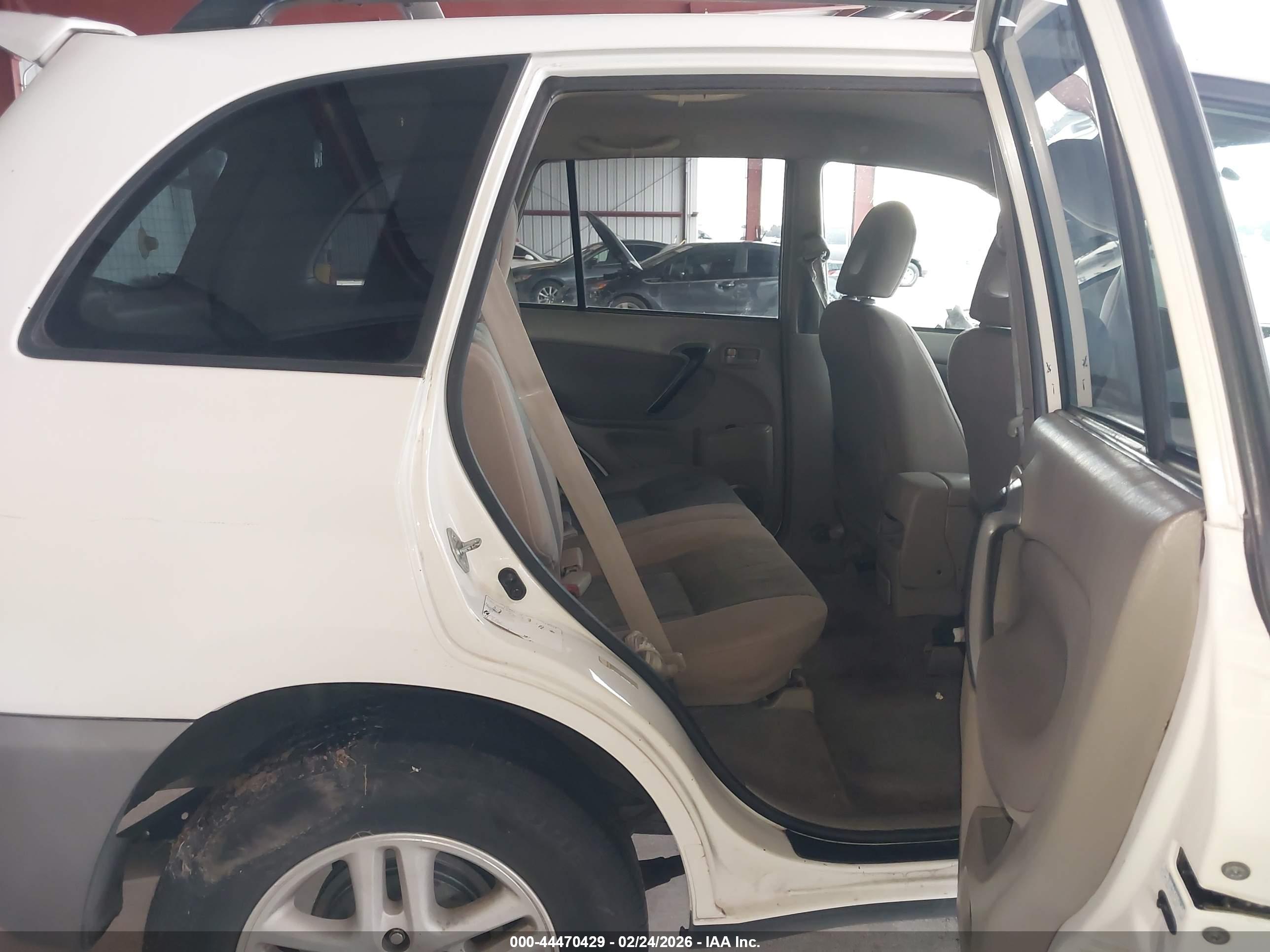 TOYOTA RAV4 image 8