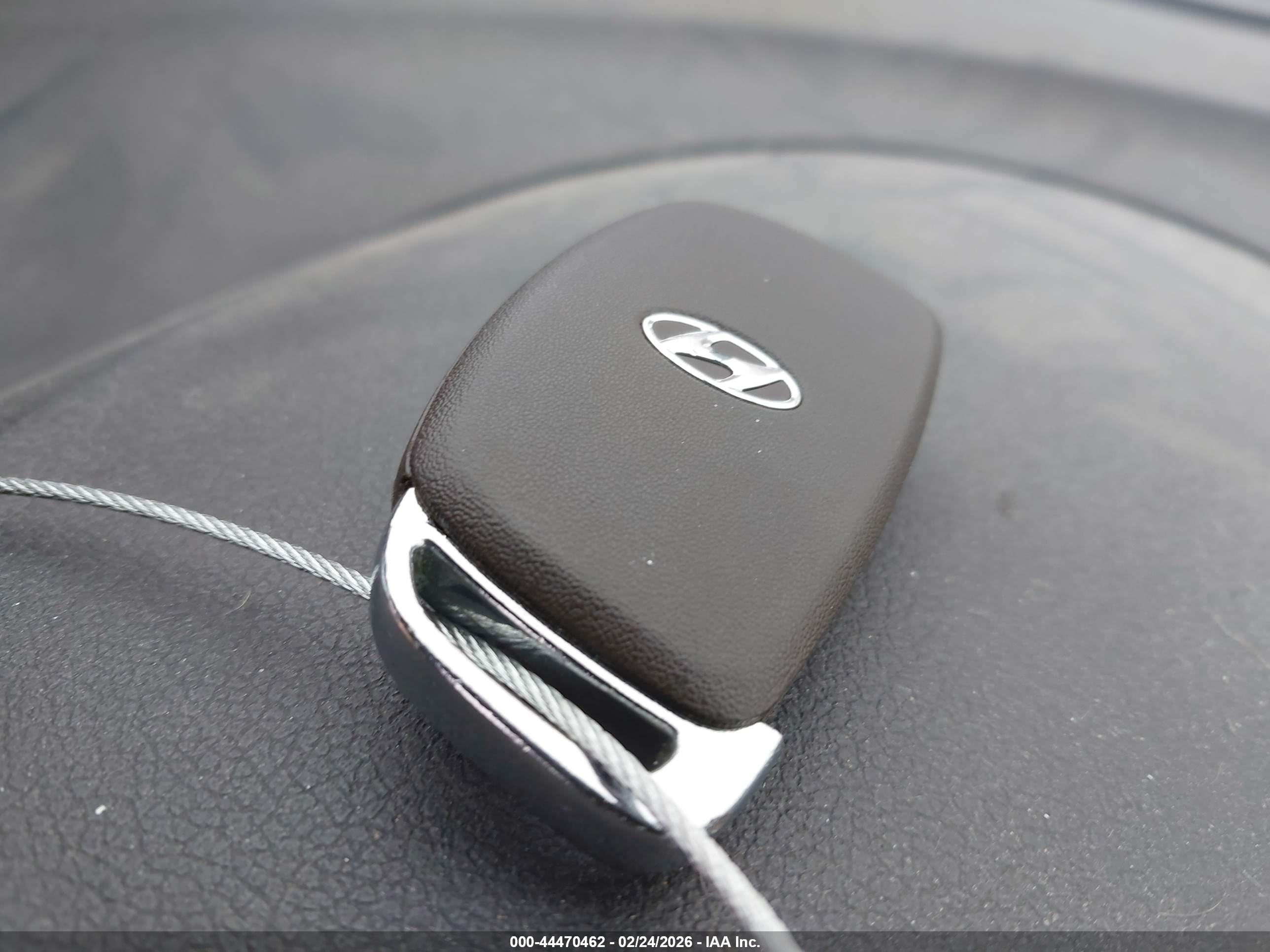 HYUNDAI ELANTRA image 11