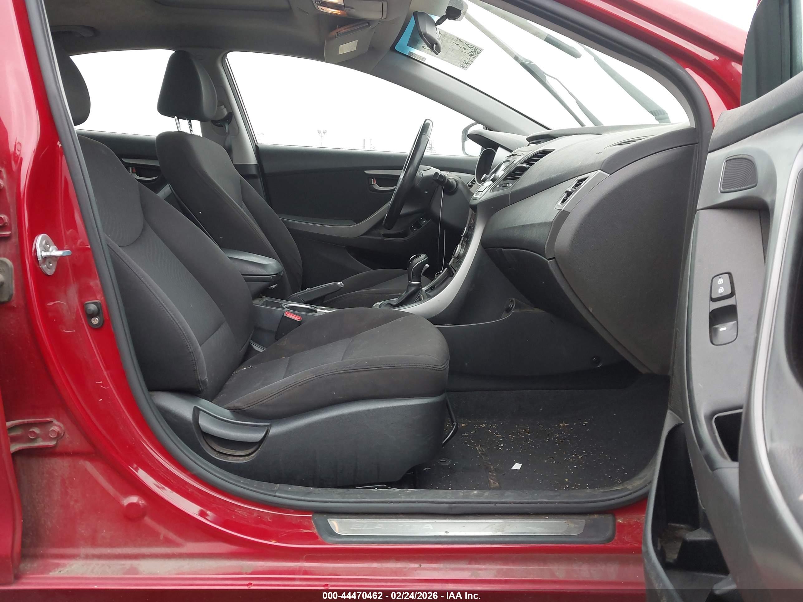 HYUNDAI ELANTRA image 5
