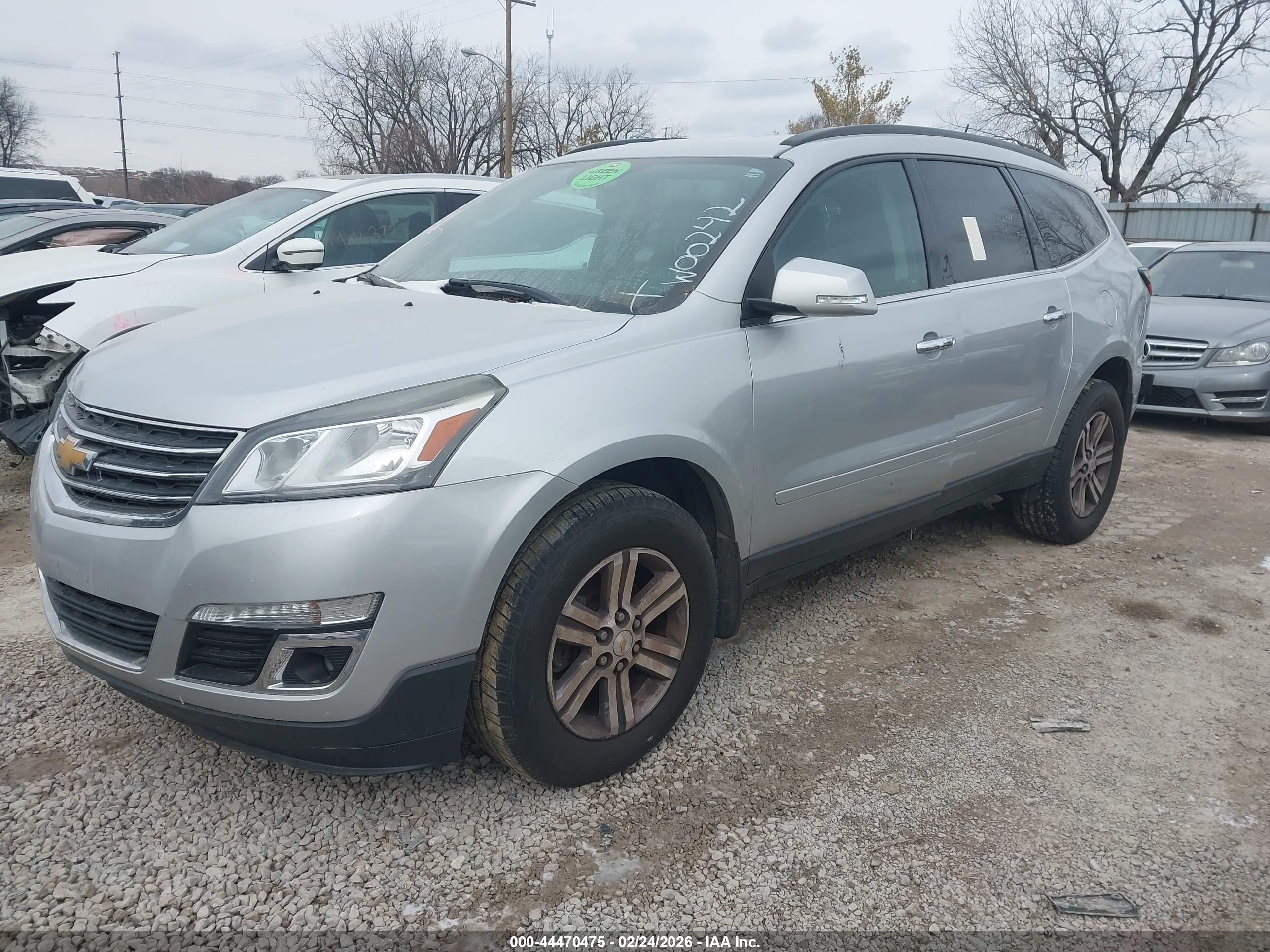 CHEVROLET TRAVERSE image 2