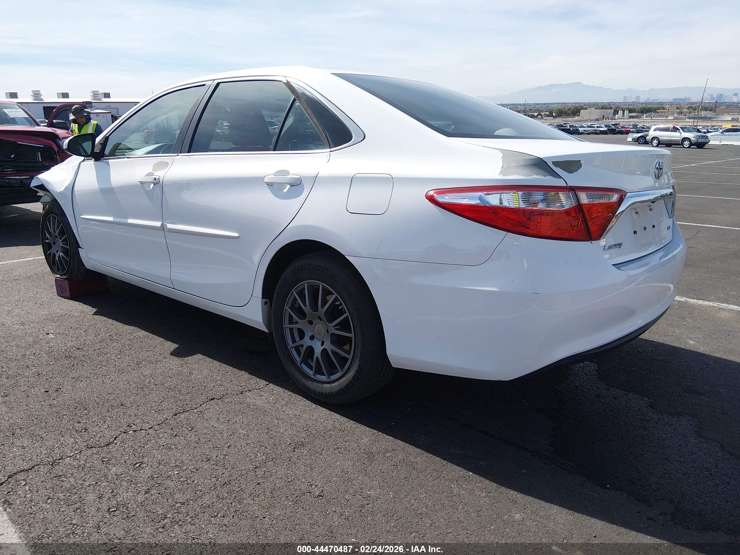 TOYOTA CAMRY image 3