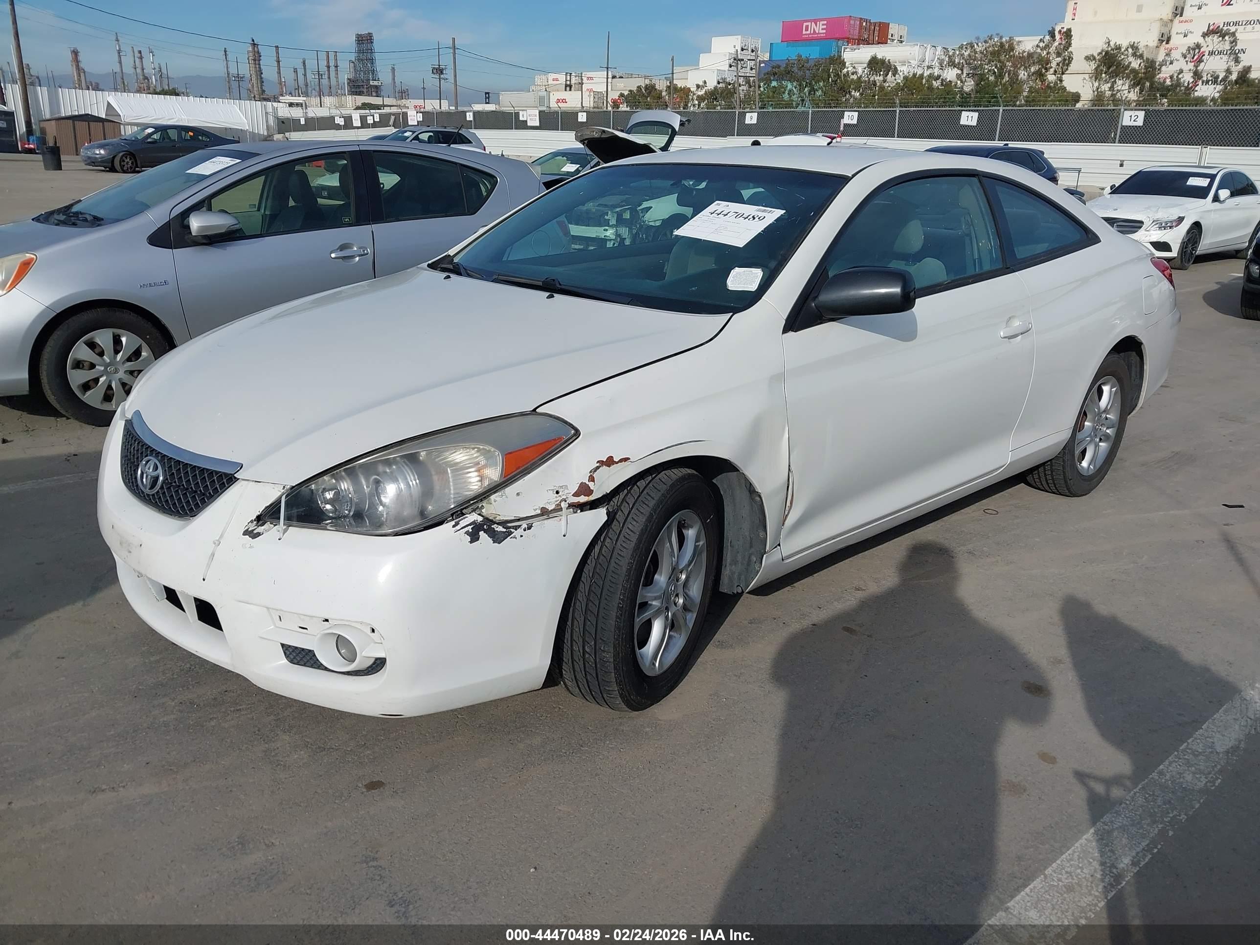 TOYOTA CAMRY image 2