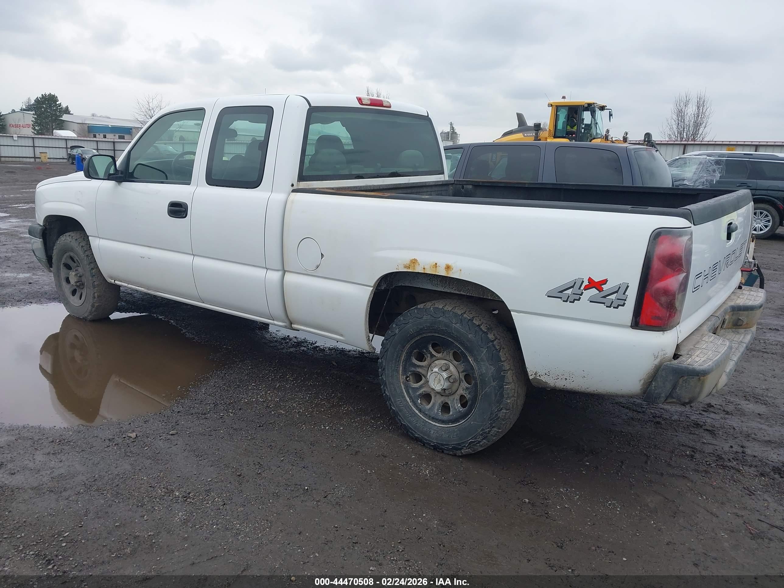 CHEVROLET SILVERADO image 3