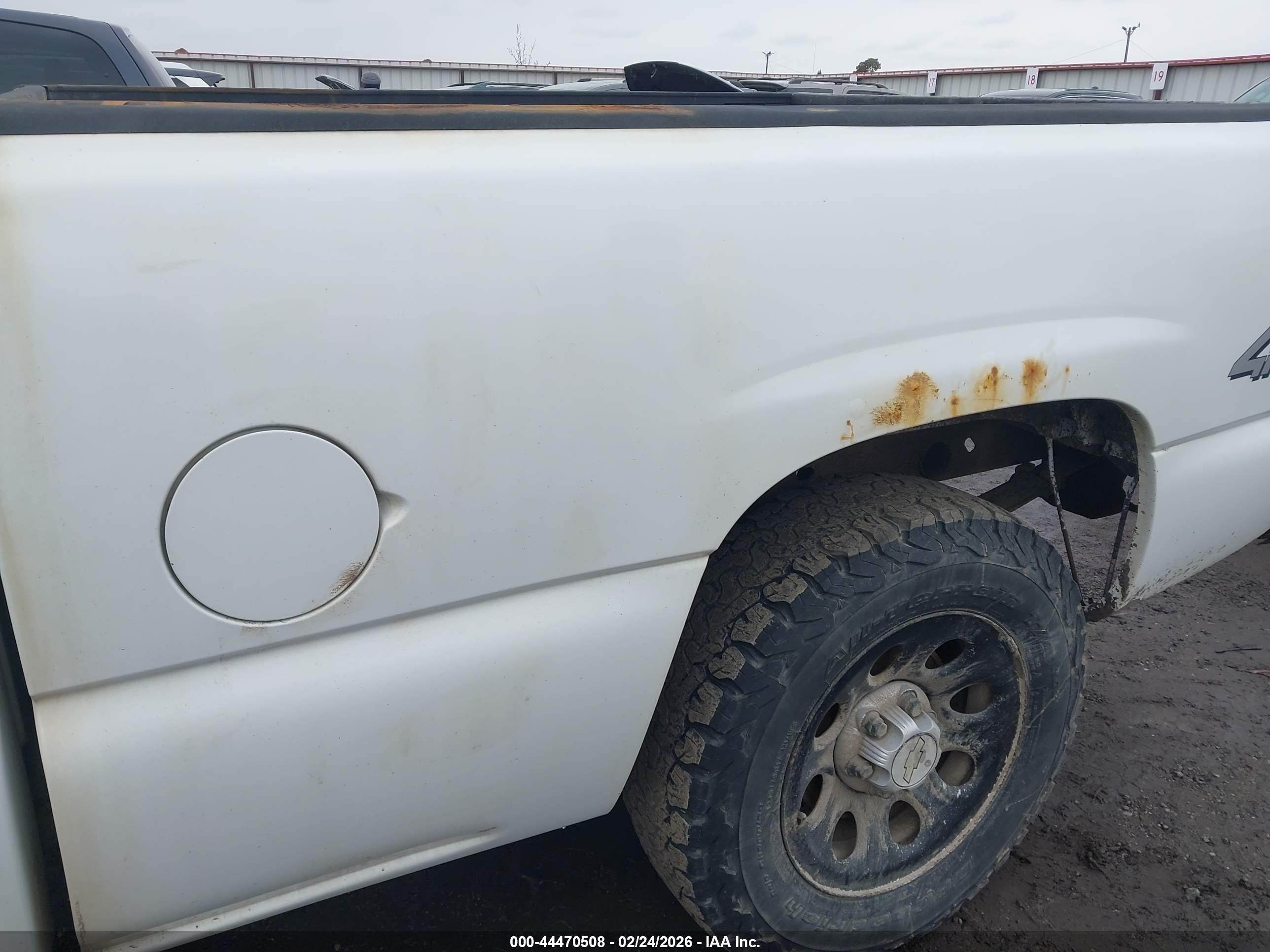 CHEVROLET SILVERADO image 6