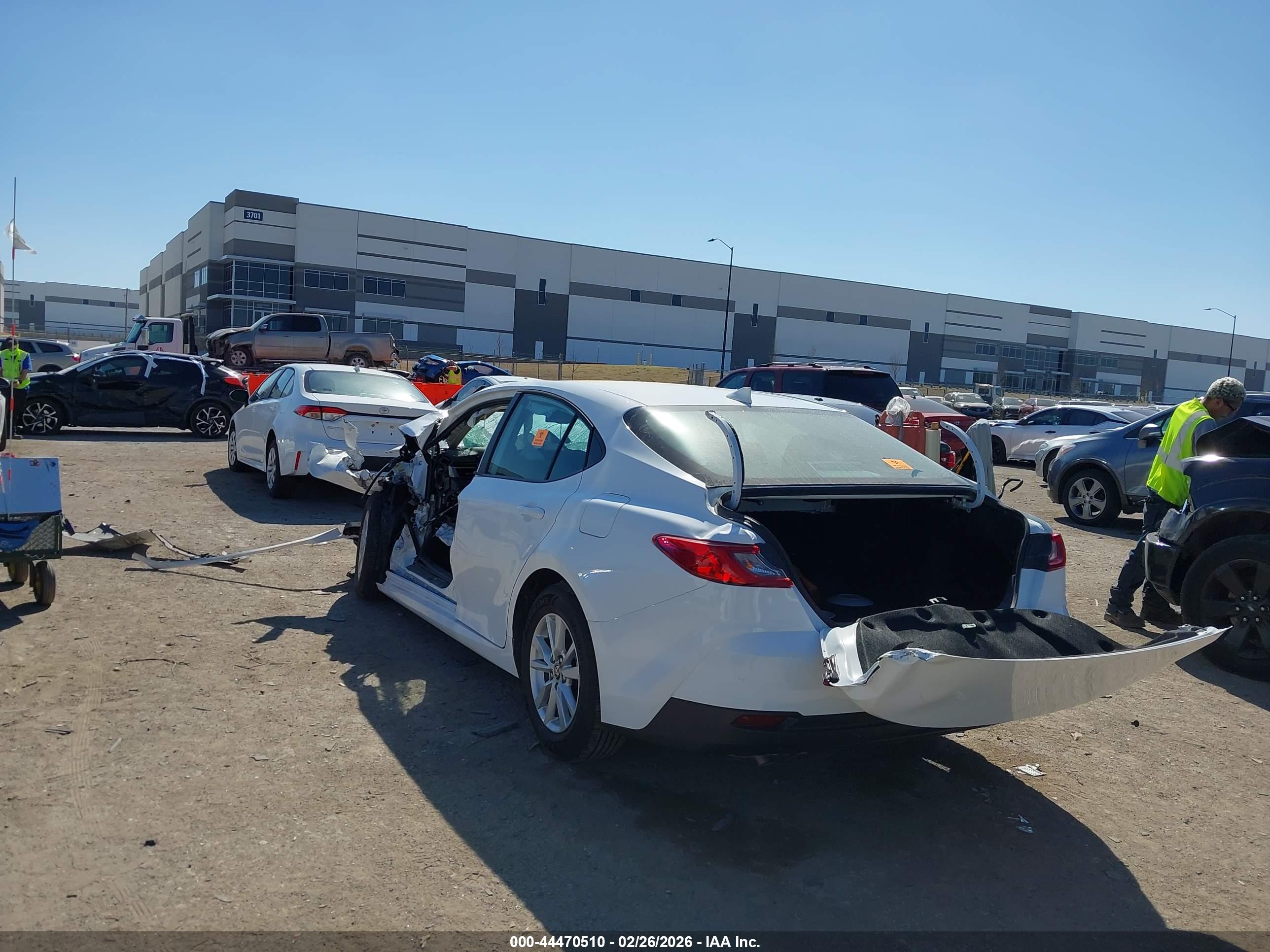 TOYOTA CAMRY image 3