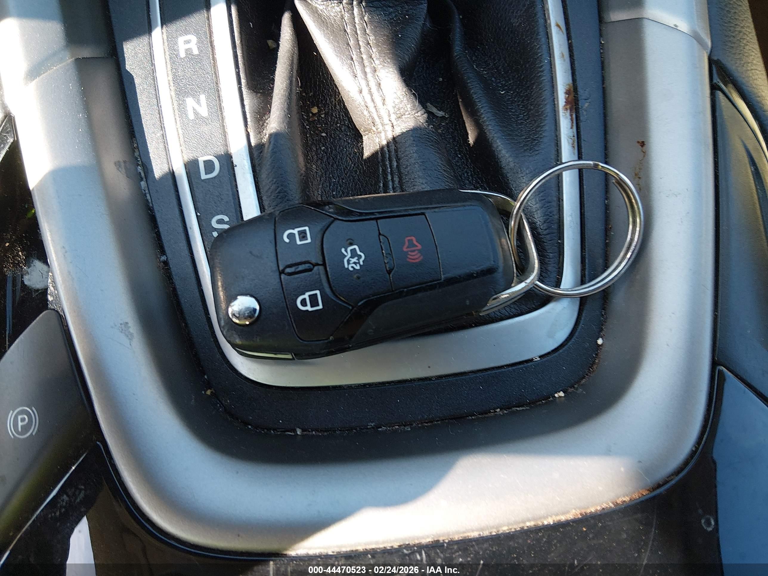 FORD FUSION image 11