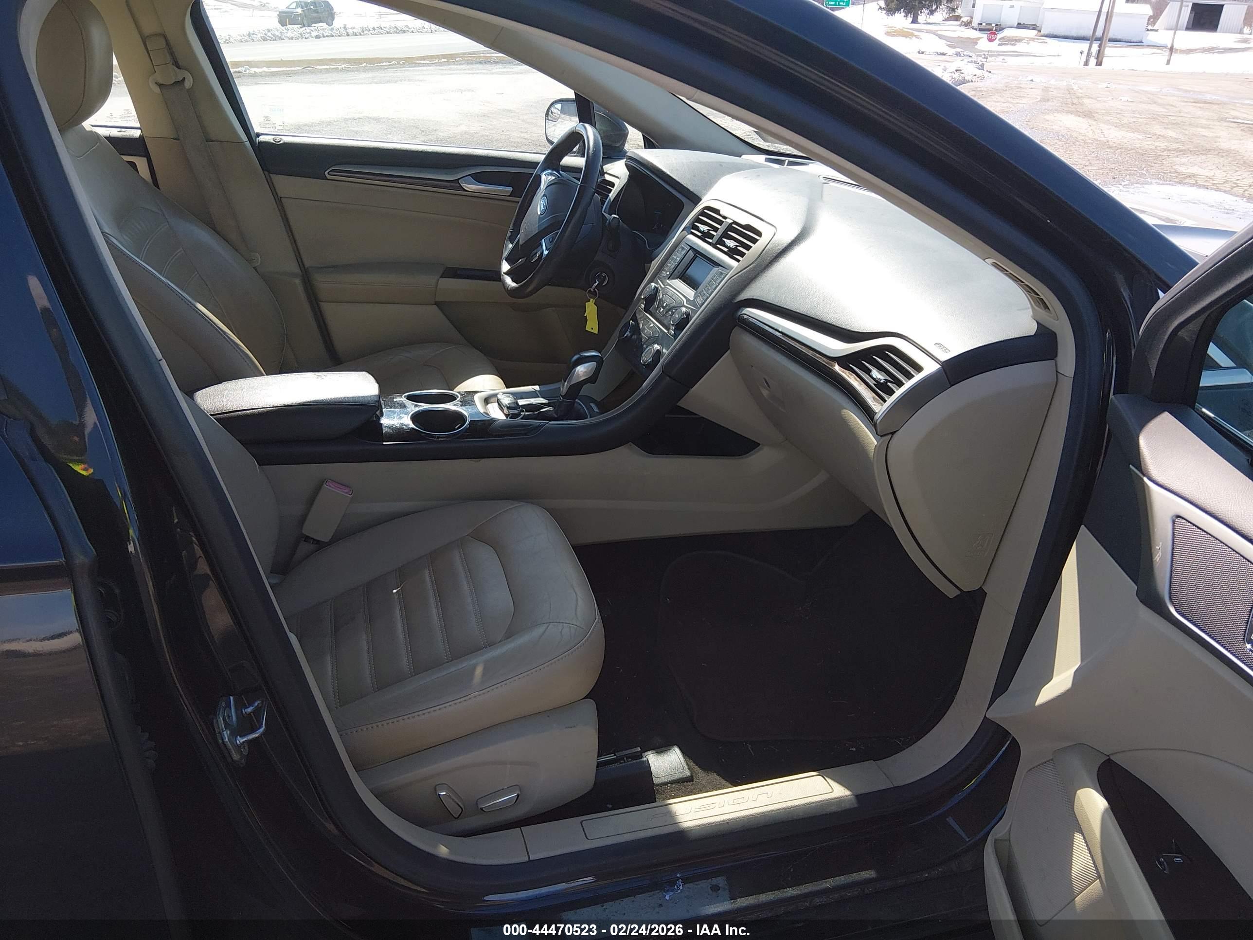 FORD FUSION image 5