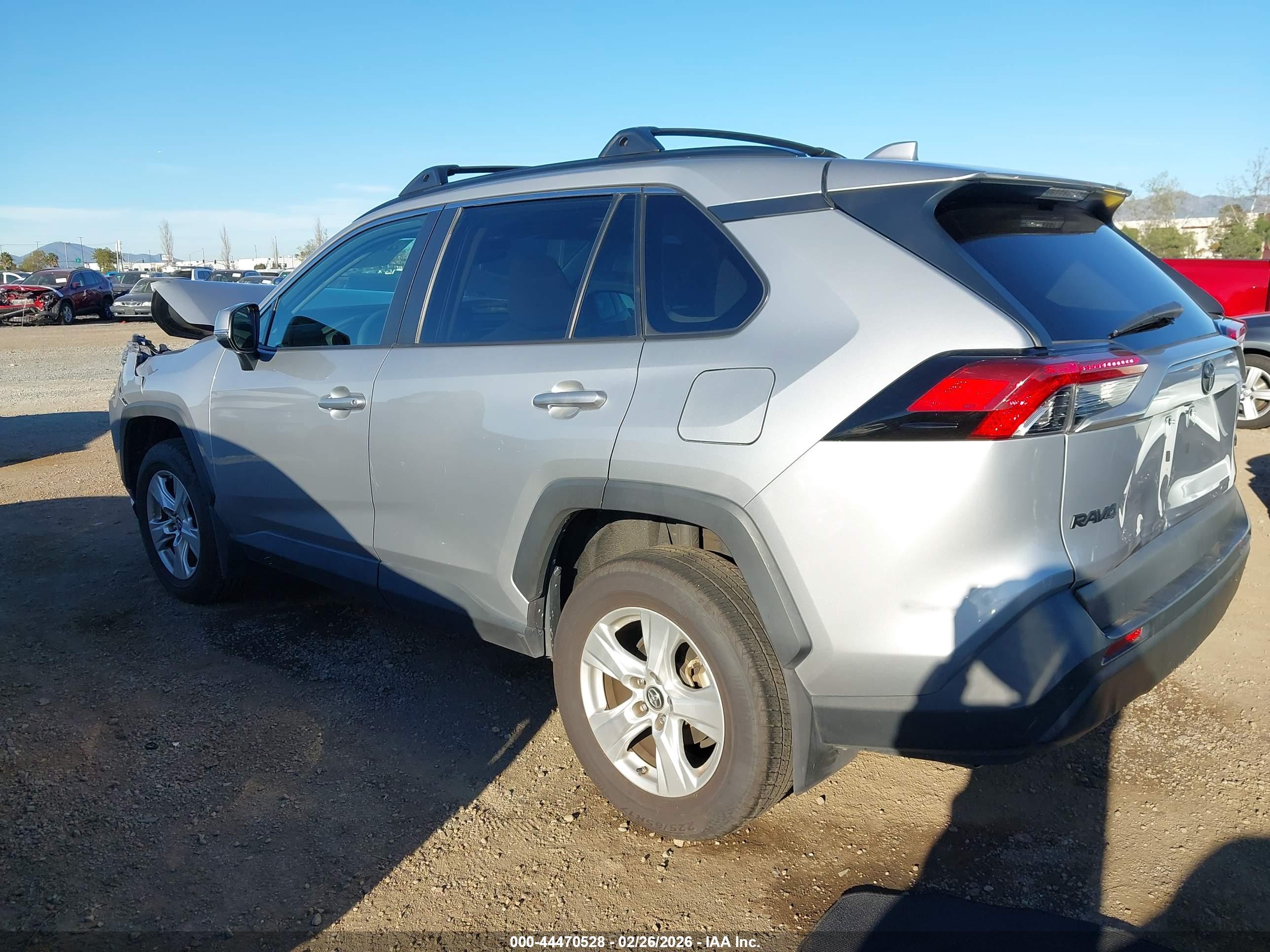 TOYOTA RAV4 image 3