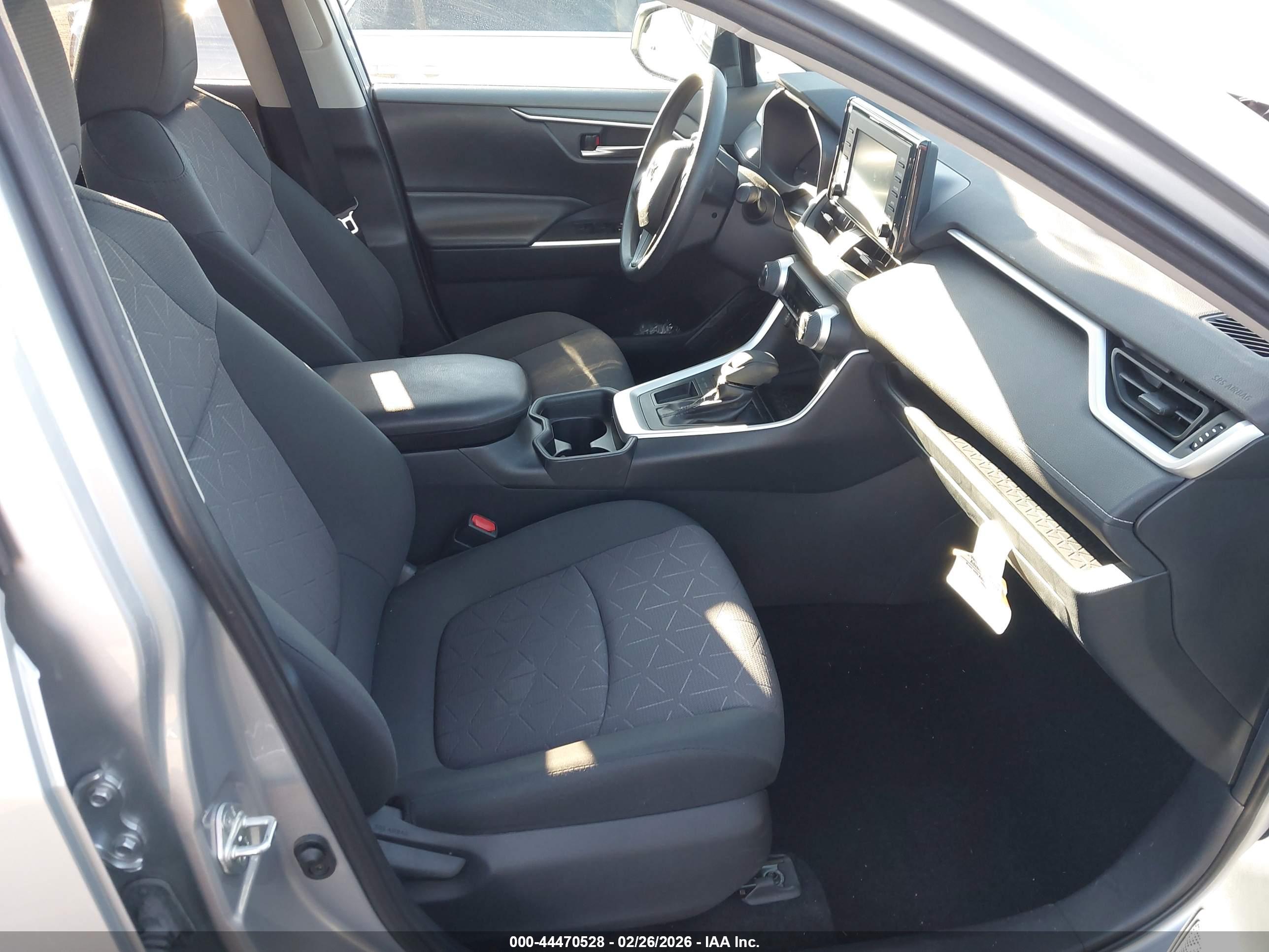 TOYOTA RAV4 image 5