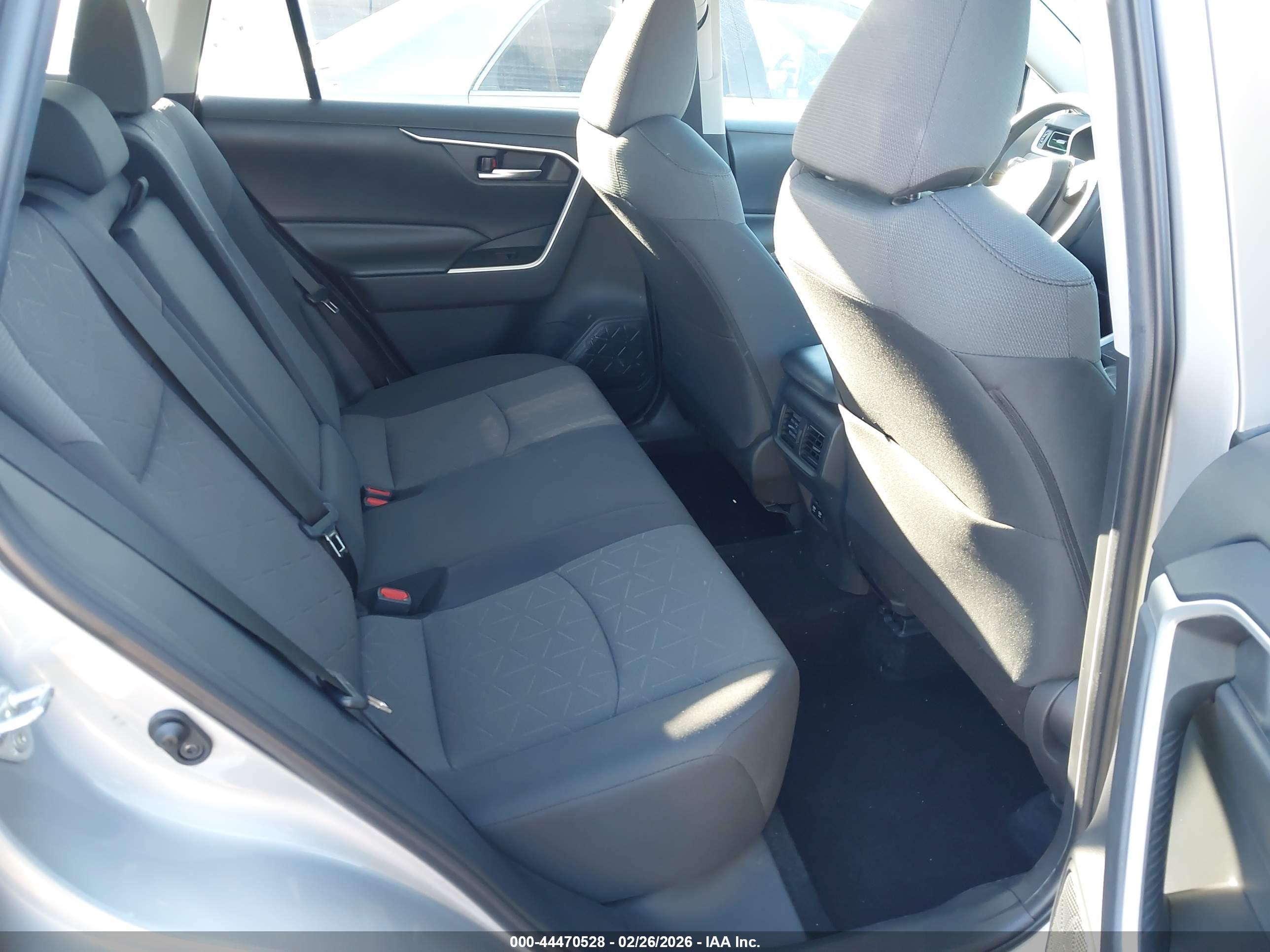 TOYOTA RAV4 image 8
